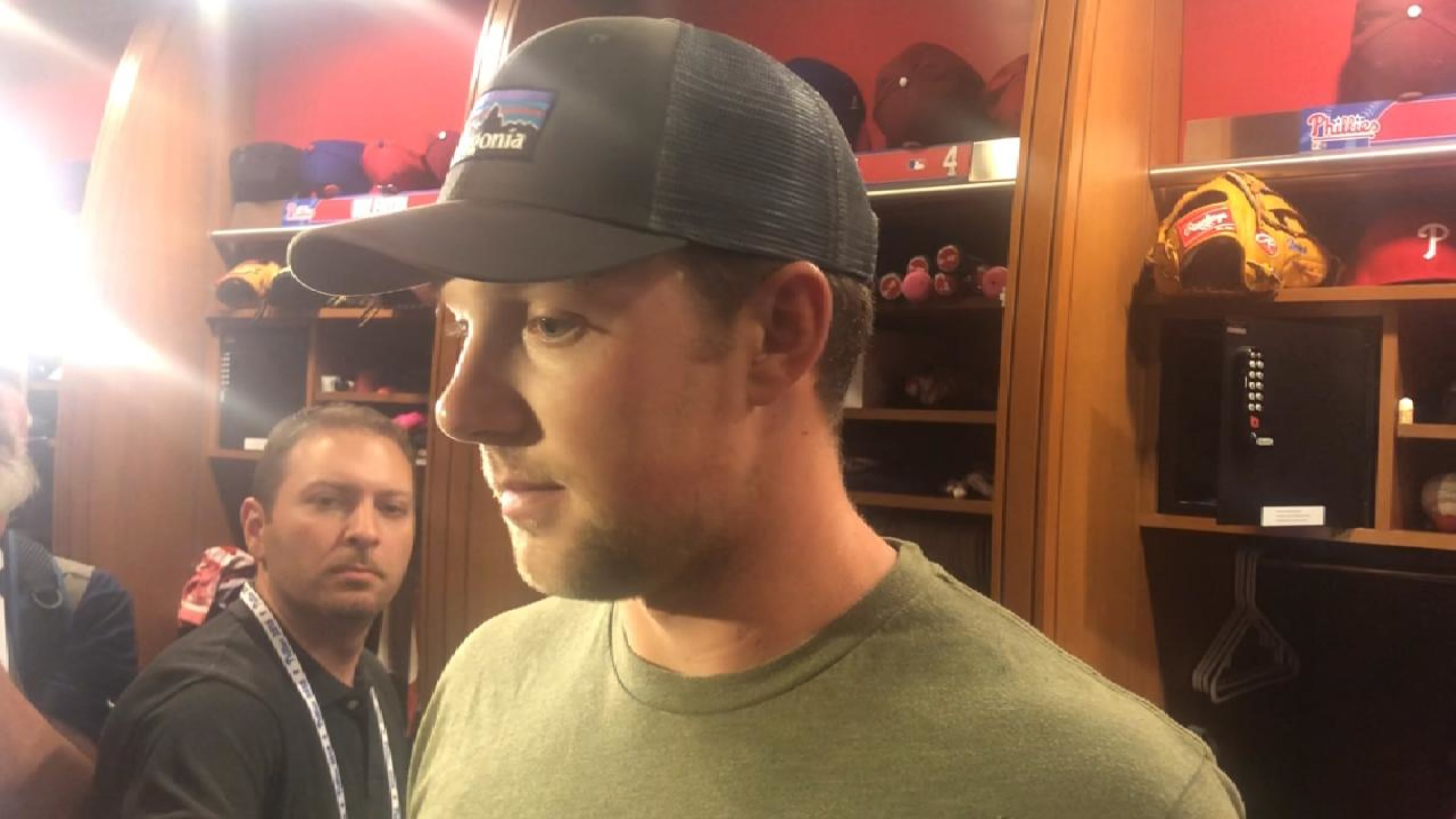 Rhys Hoskins apologizes for confrontation with fan in Phillies-Yankees