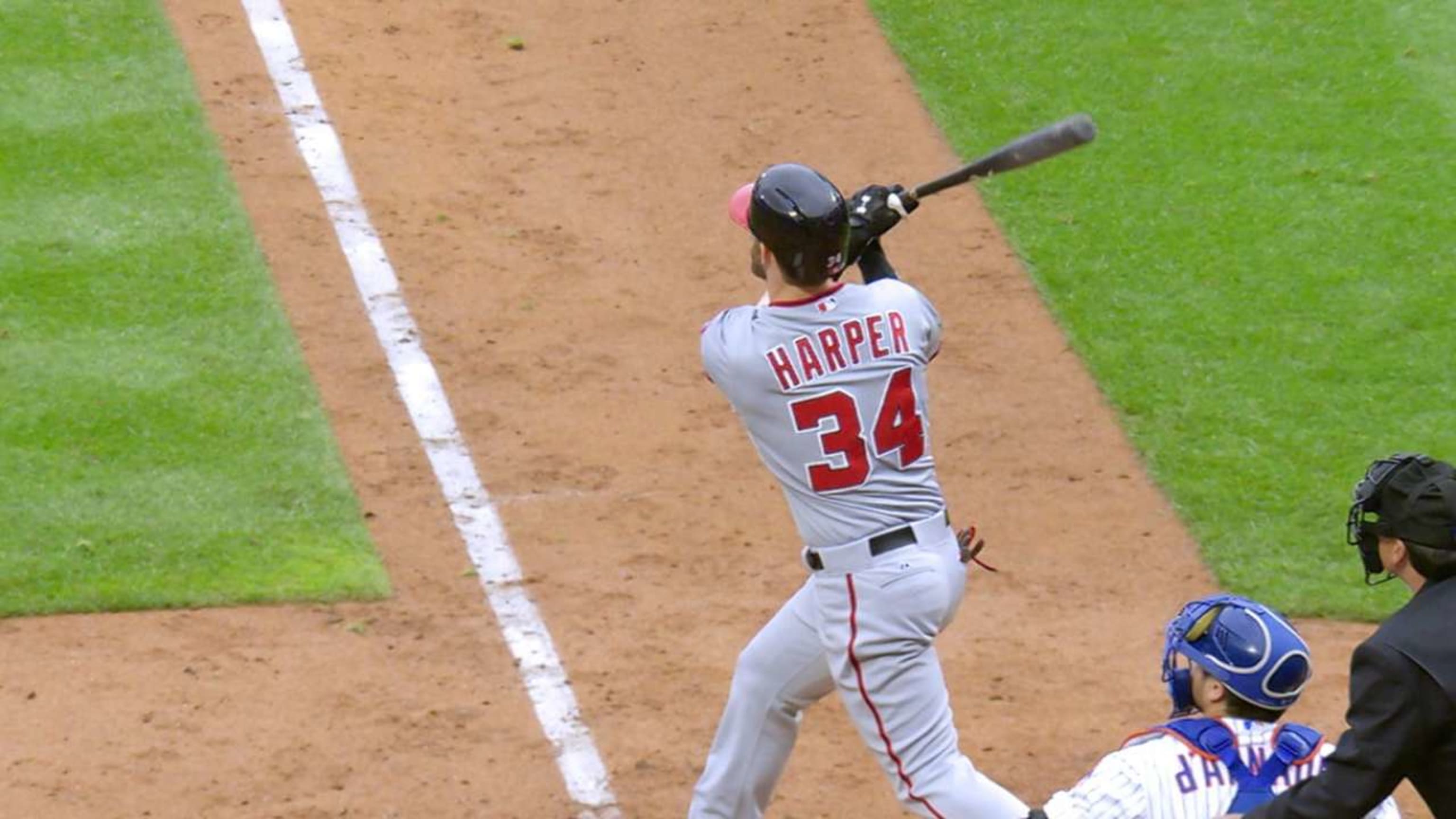 Cuadrangular #42 de Harper viaja 442 pies