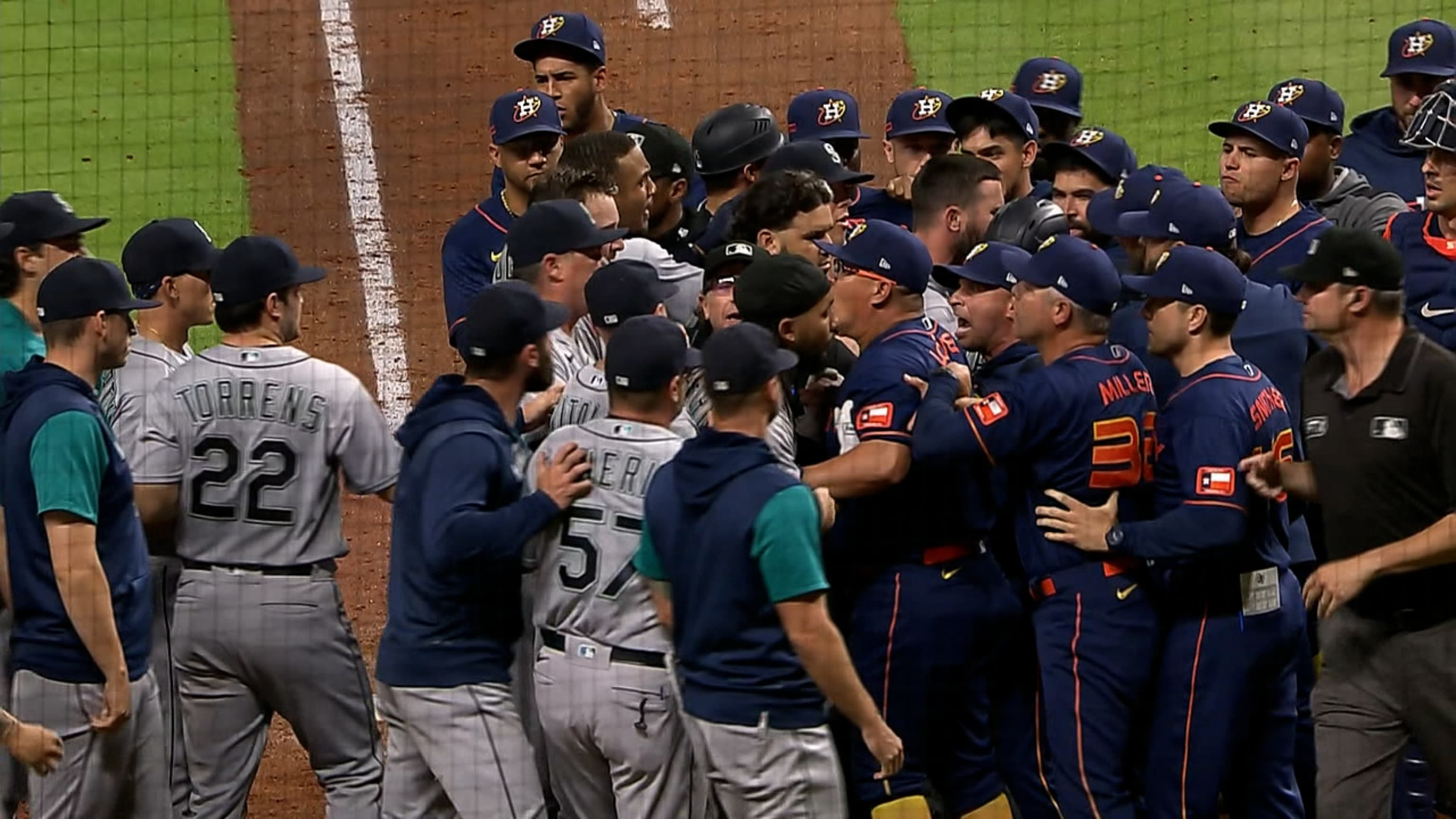 Astros' Neris shouts at Mariners' Rodríguez after strikeout, causing  benches to empty