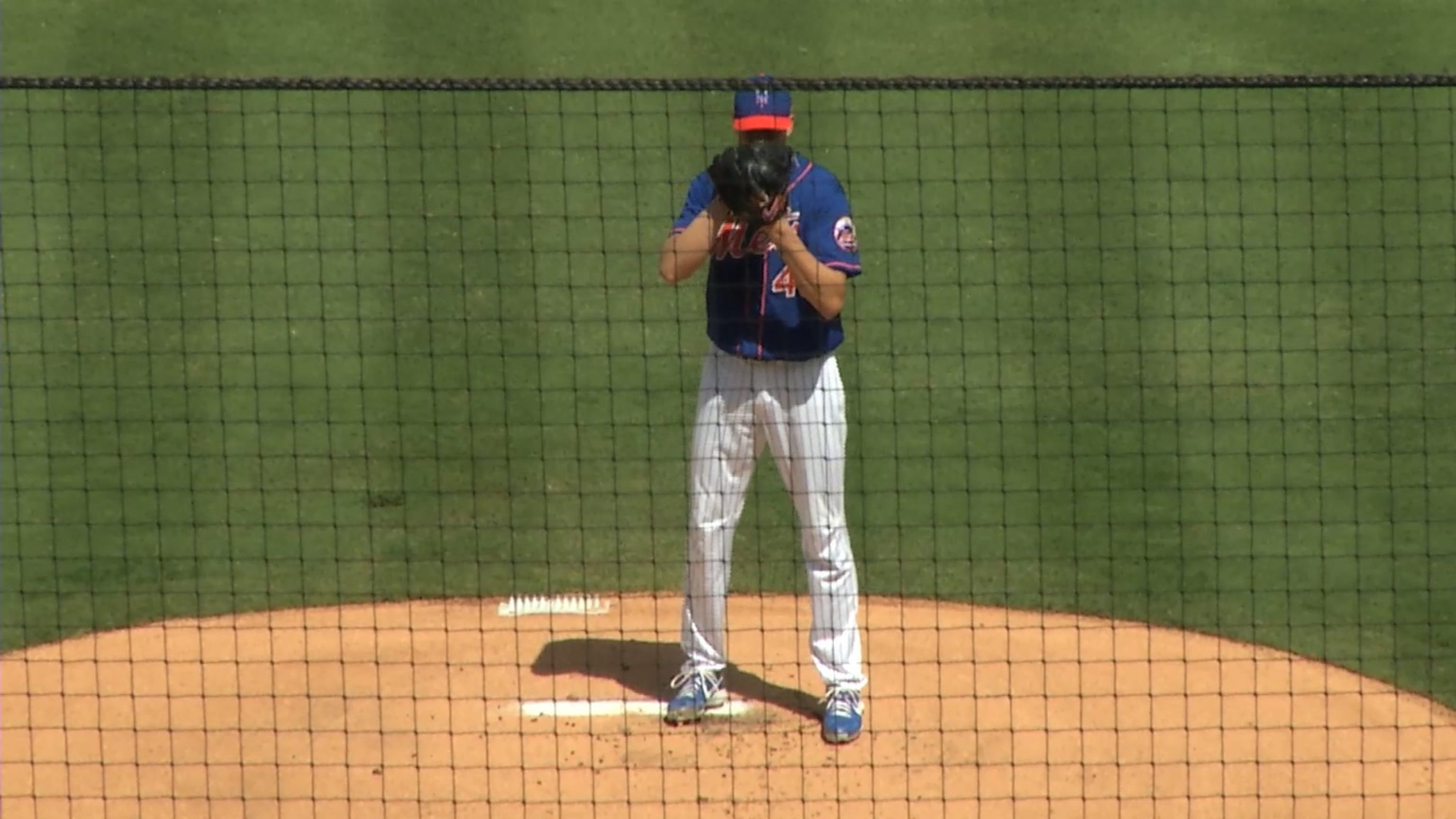 Jacob deGrom poncha a tres