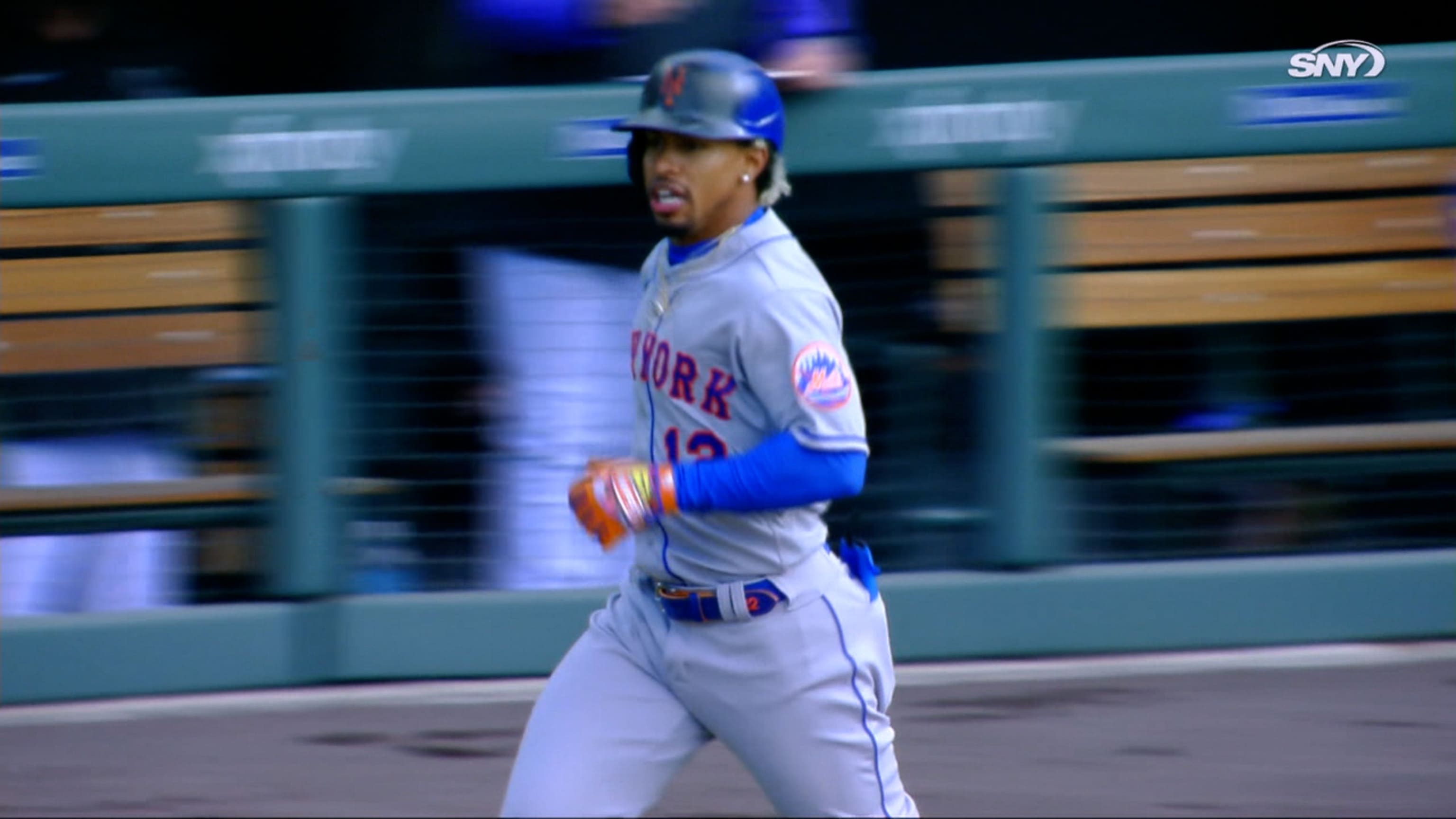 Lindor da ventaja con hit