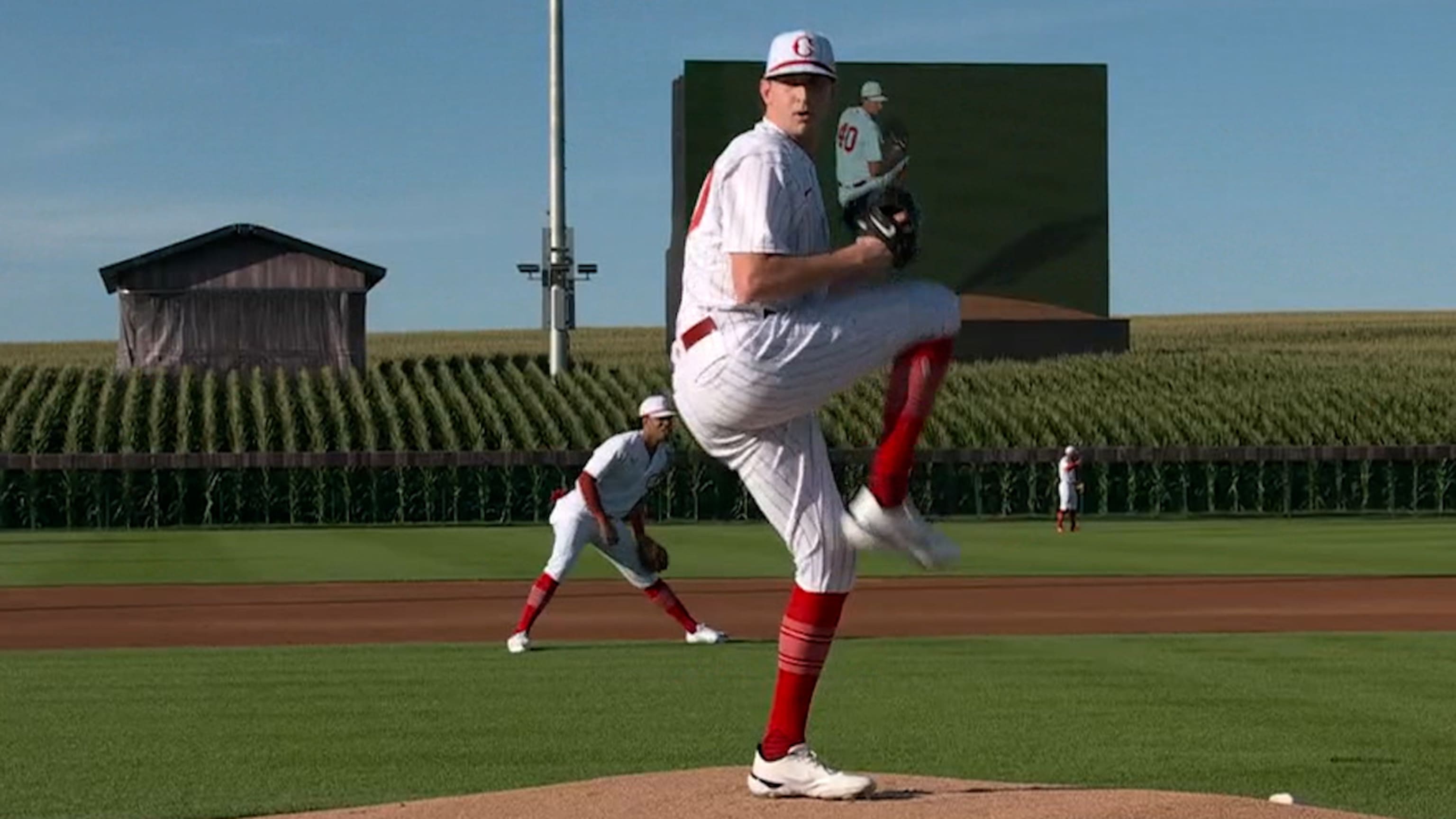 Reds players, fans converge in Iowa for MLB Field of Dreams Game