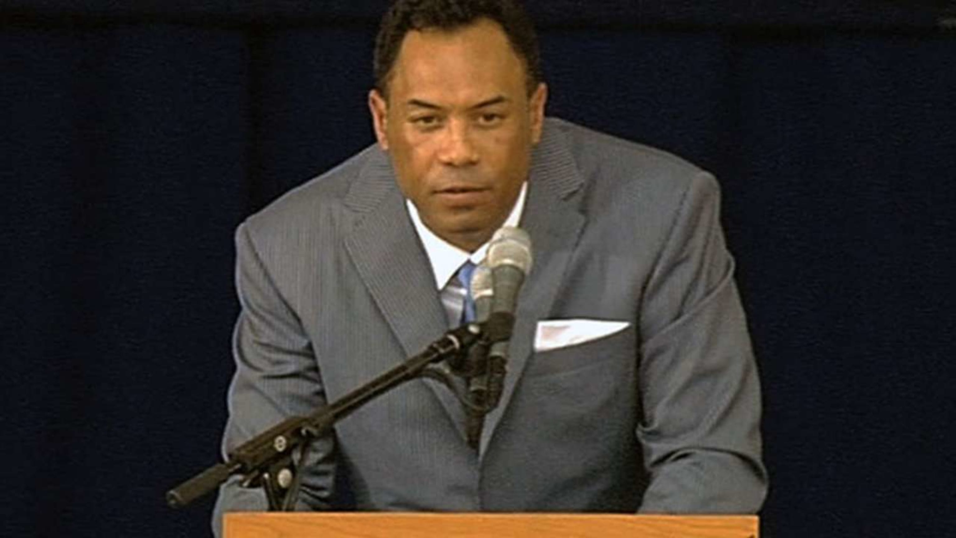 Alomar enters the Hall of Fame