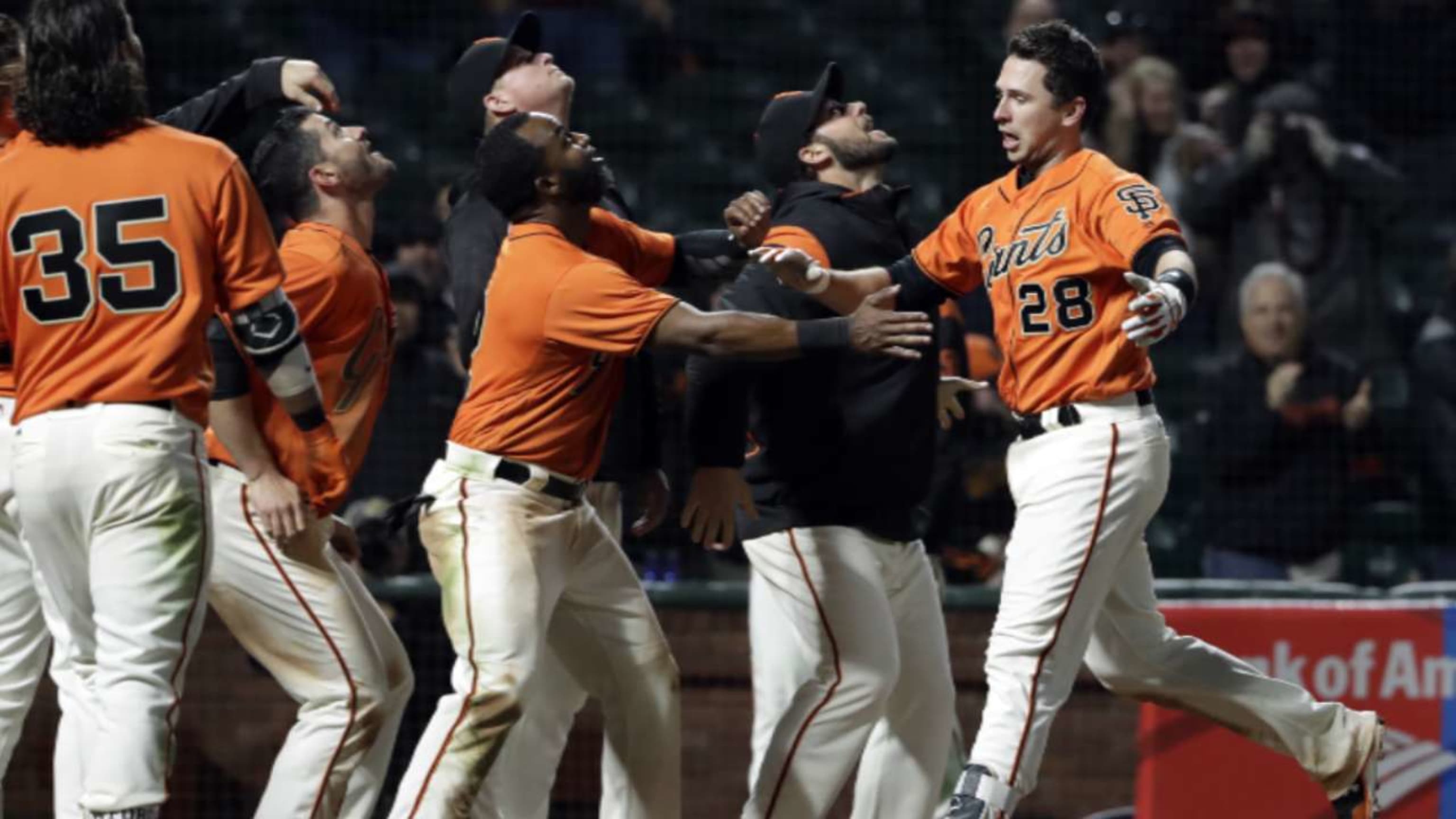 Must C: Posey dispara un jonrón de oro en la 17ma
