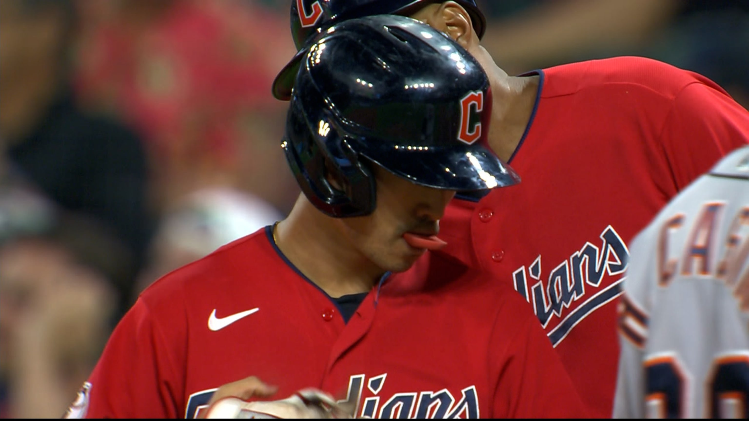 Steven Kwan suena 3 hits