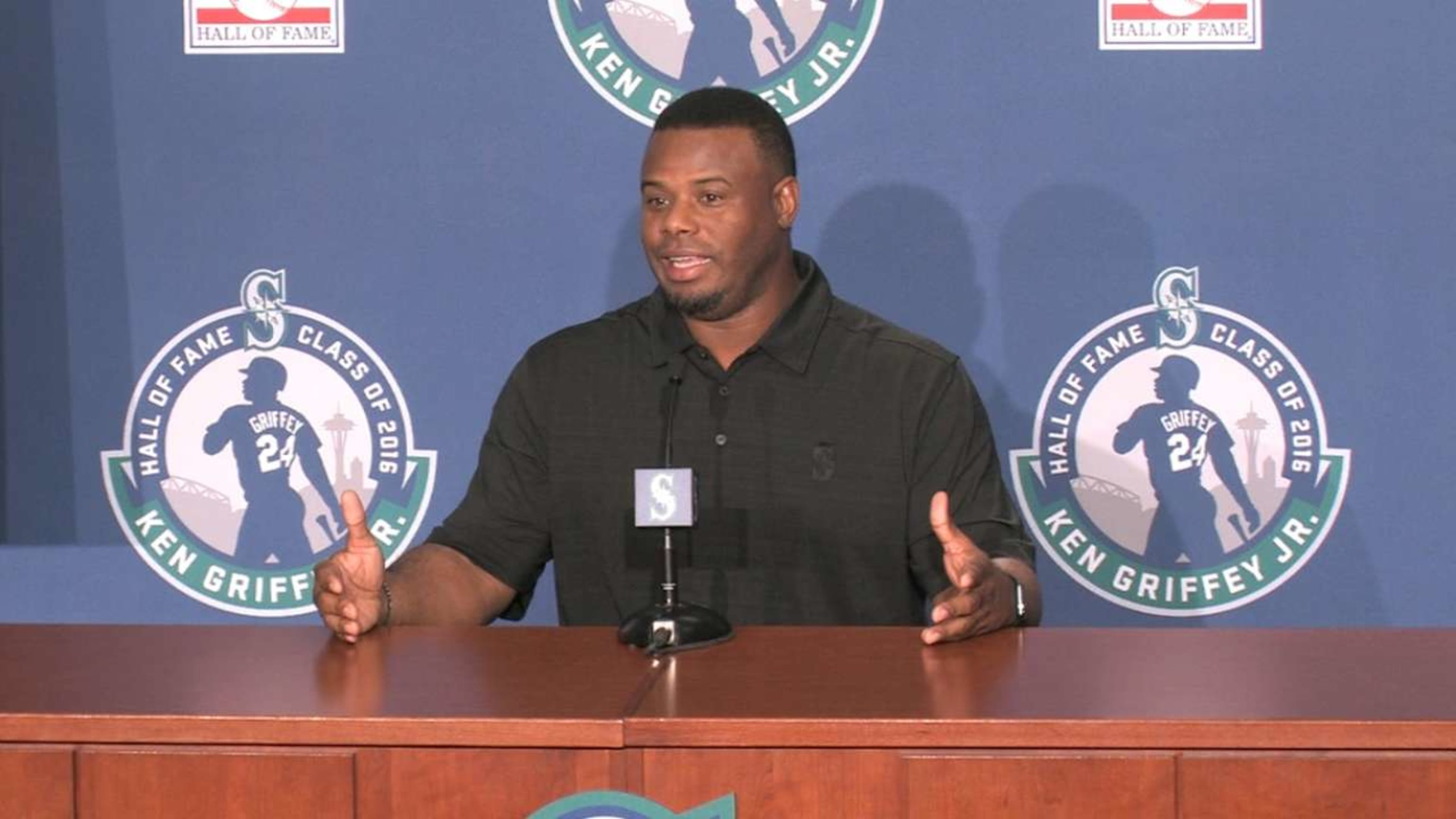 Hall of Fame may let Ken Griffey Jr.'s plaque feature backwards hat