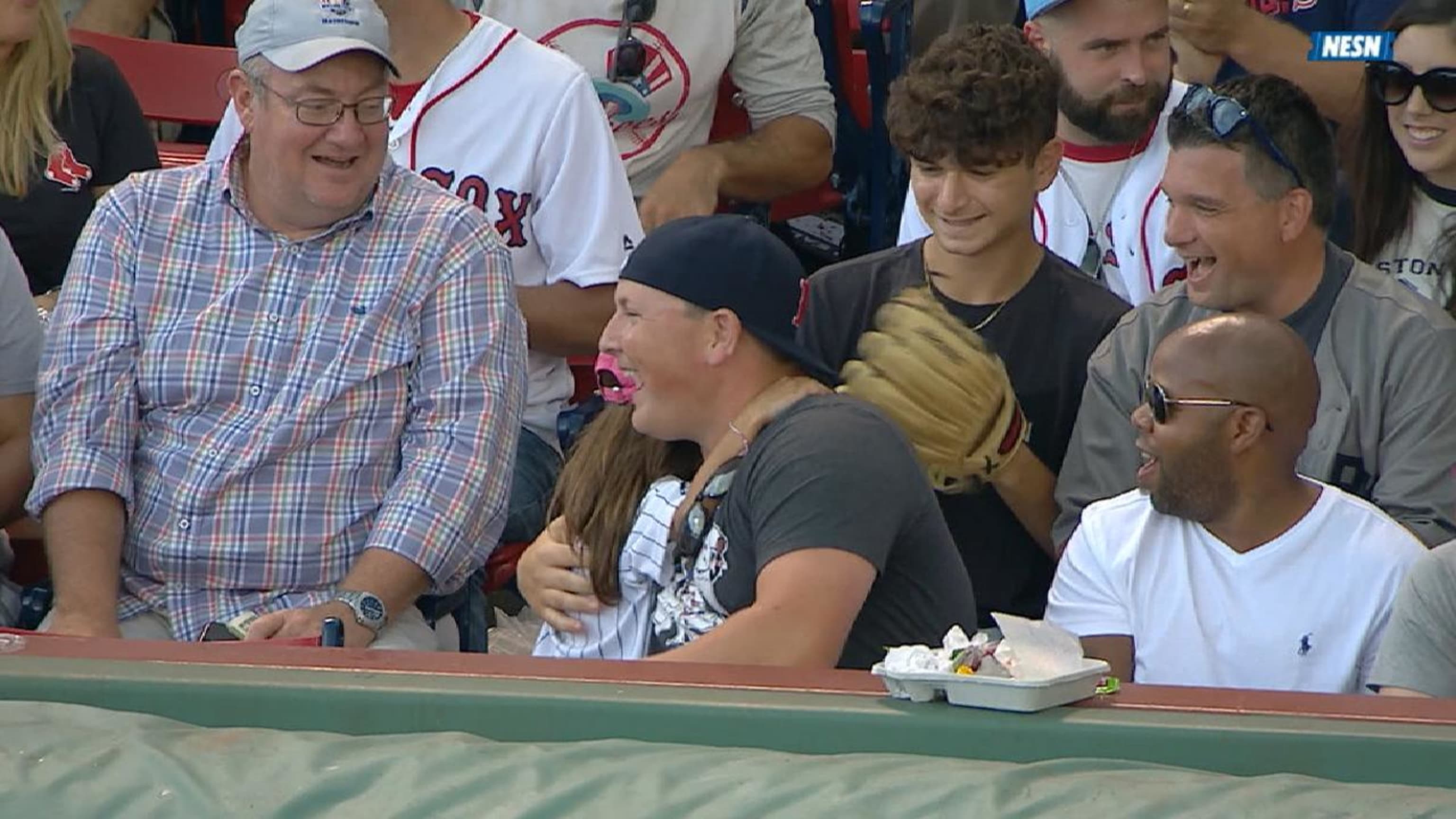 A young Yankees fan and an adult Red Sox fan made us all say 'Aw' with this  precious moment