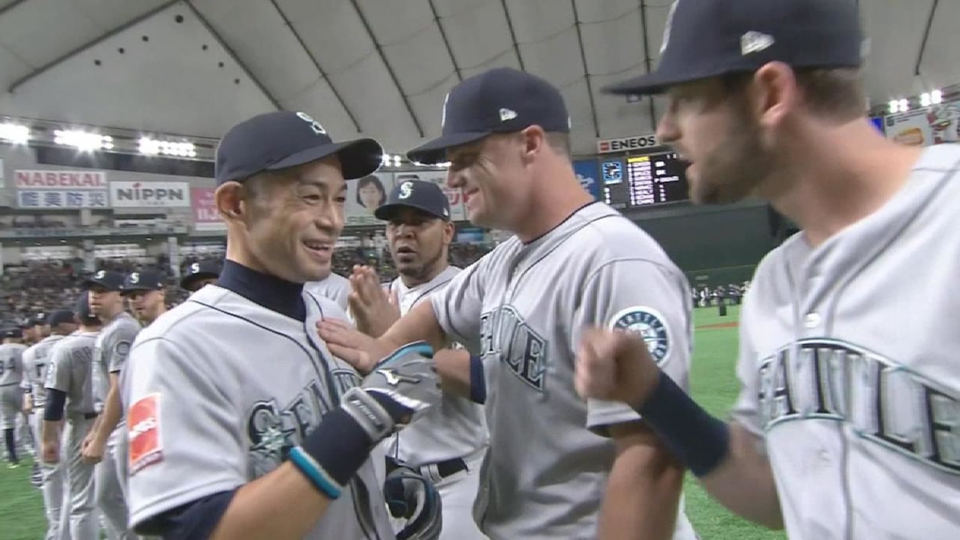 Ichiro introduced at Tokyo Dome