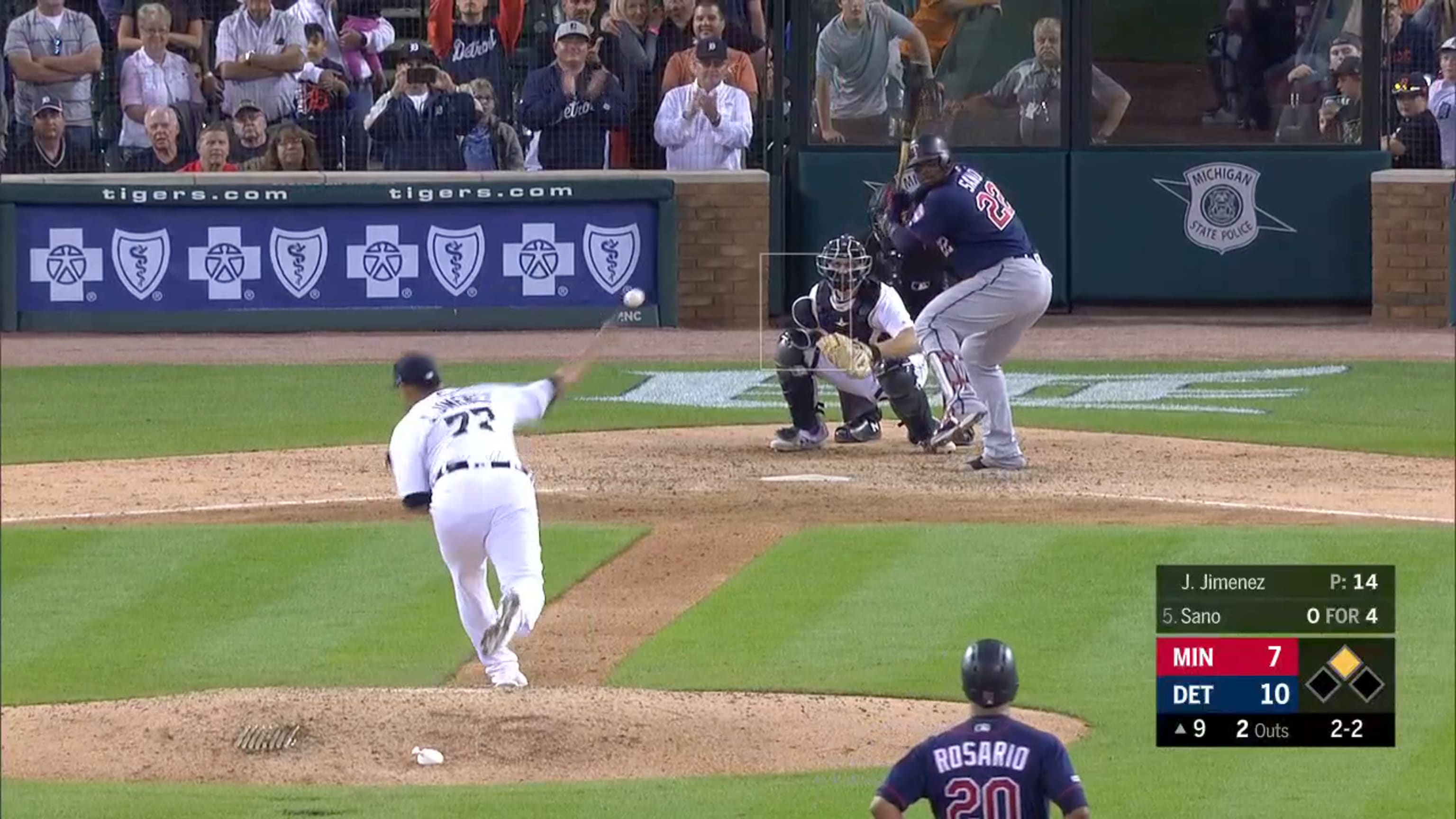 Joe Jiménez abanica a Miguel Sanó