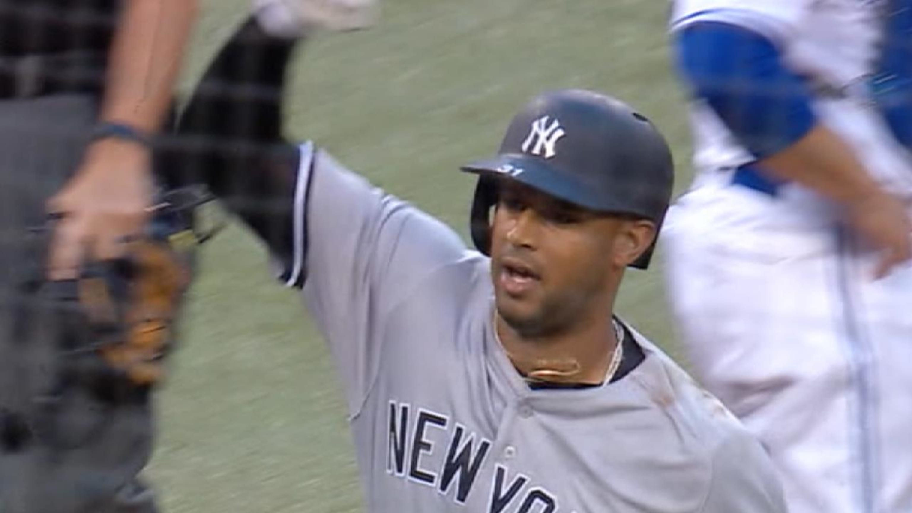 Yankees Secure Aaron Hicks With 7-Year, $70 Million Deal - The New