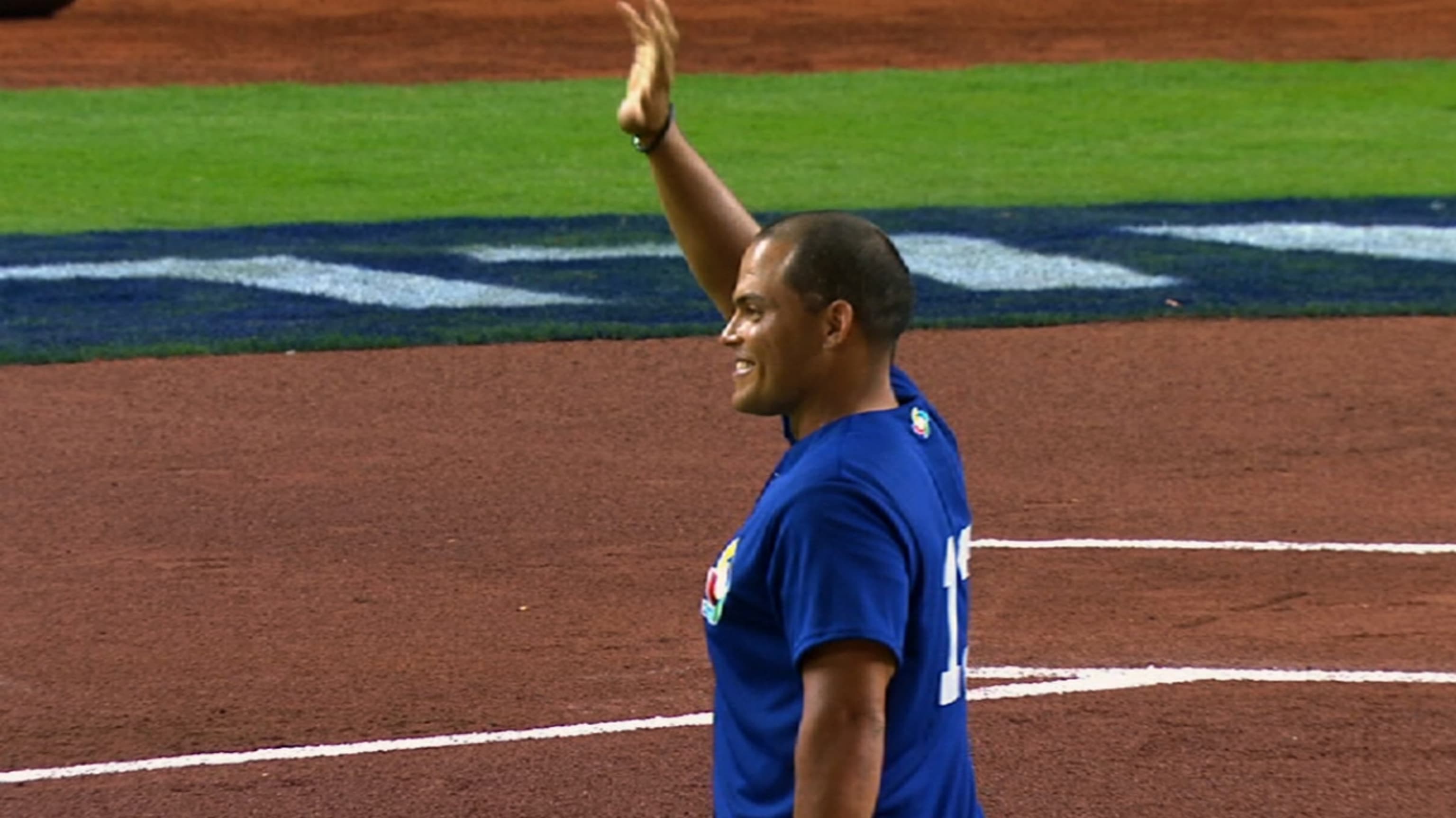 Pudge throws out the first pitch
