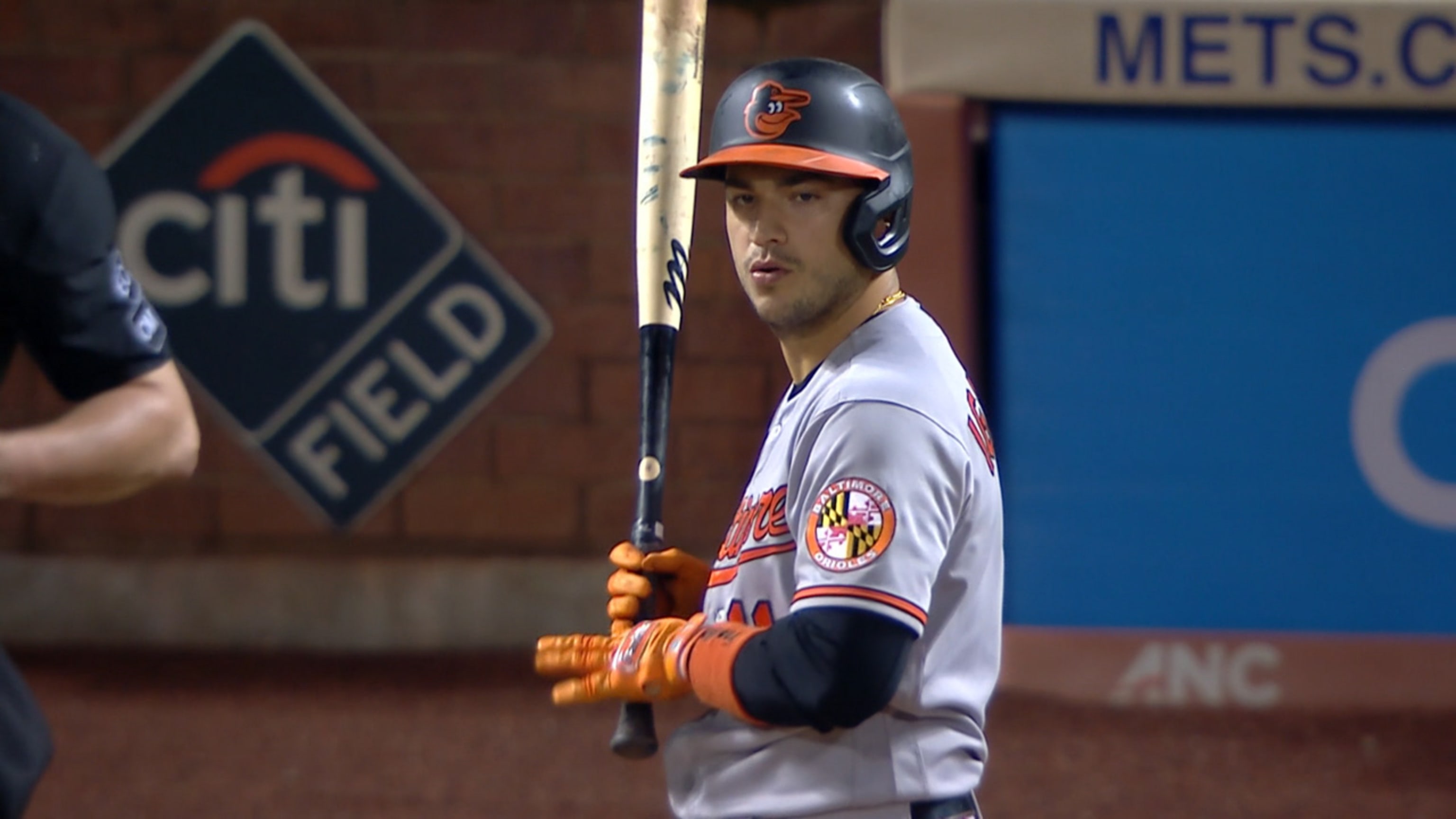 Iglesias empuja con sencillo