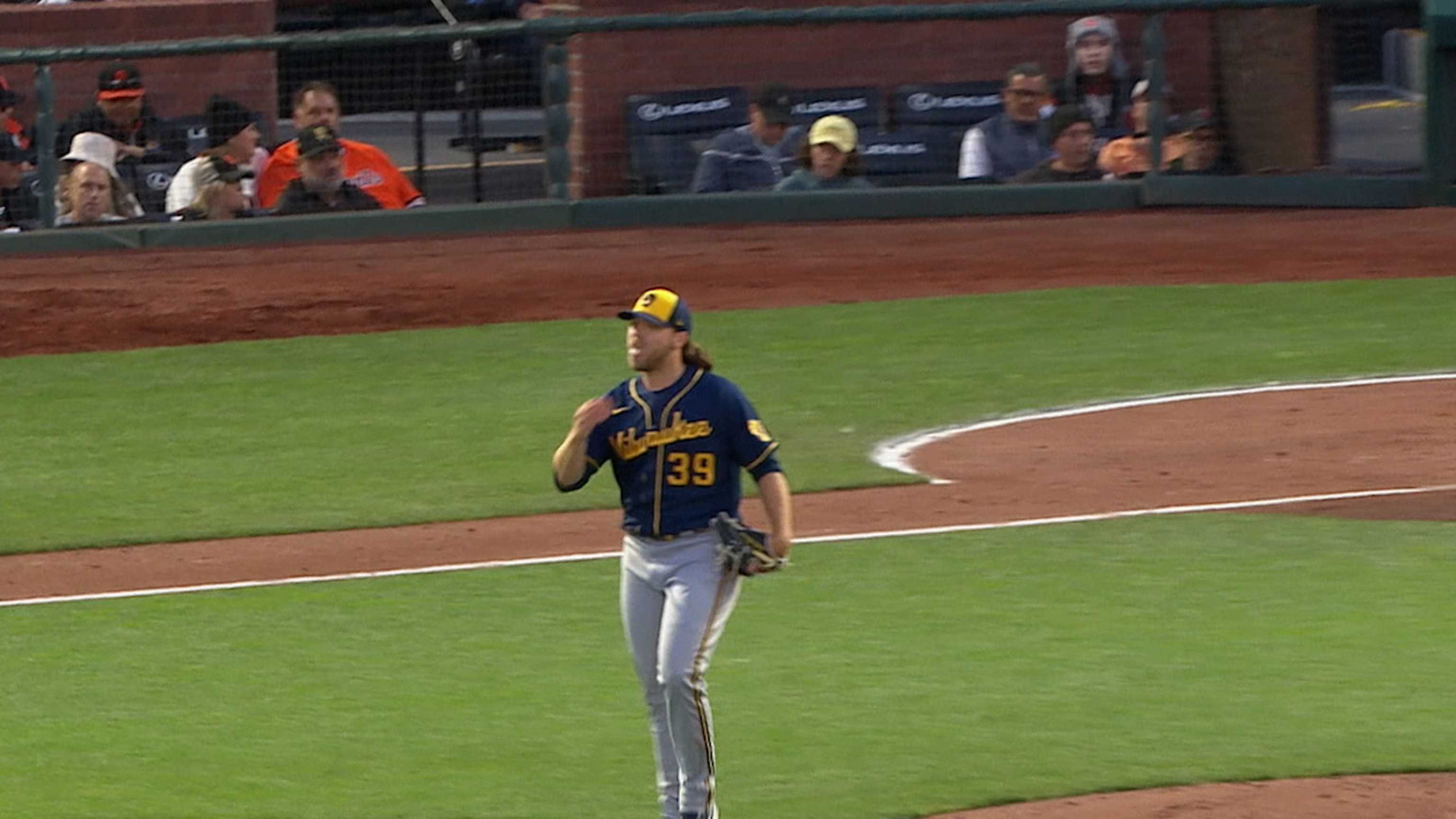 Corbin Burnes receta 10 ponches