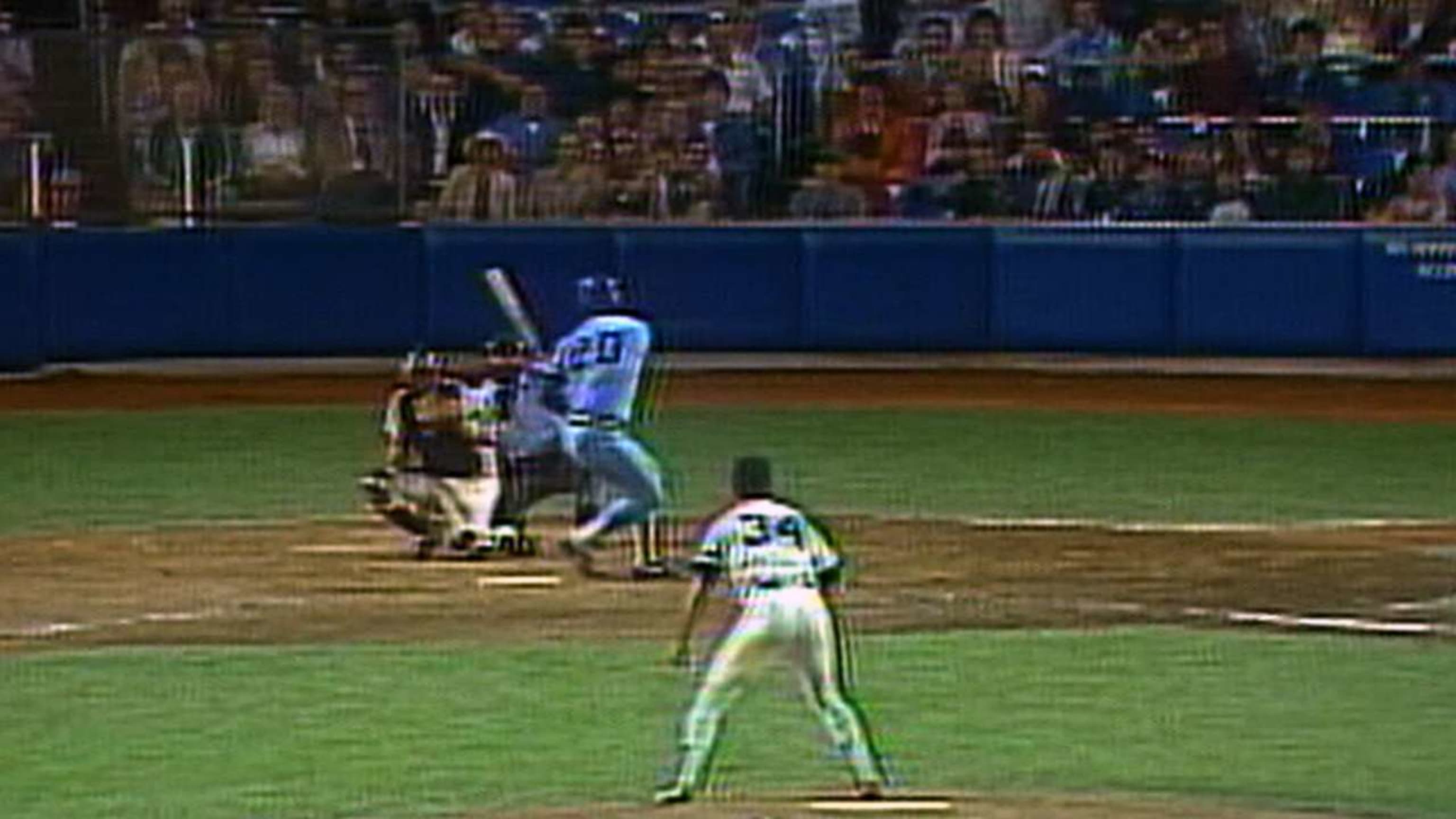 LaRoche realiza el lanzamiento eephus