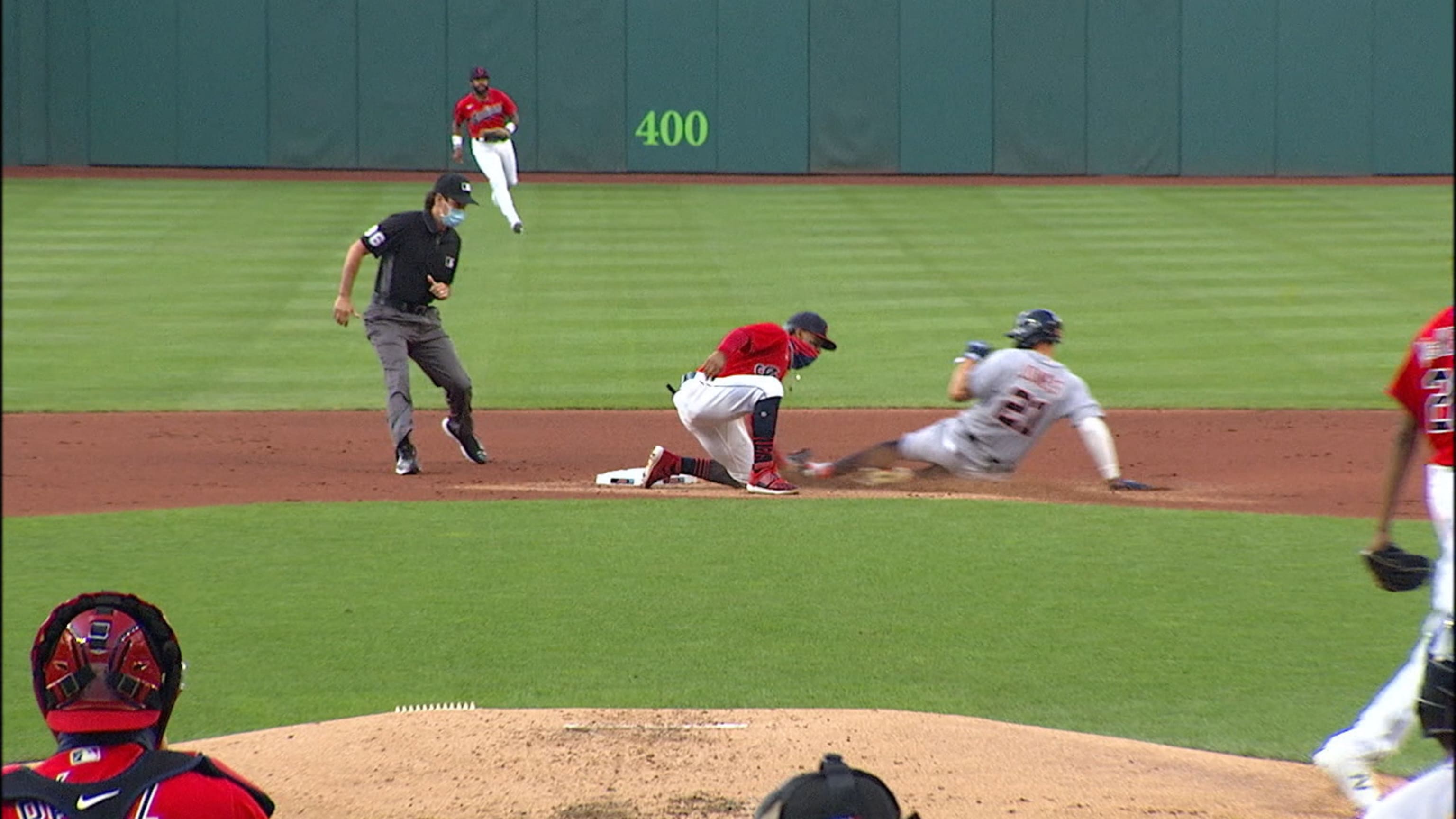 Pérez retira a Jones