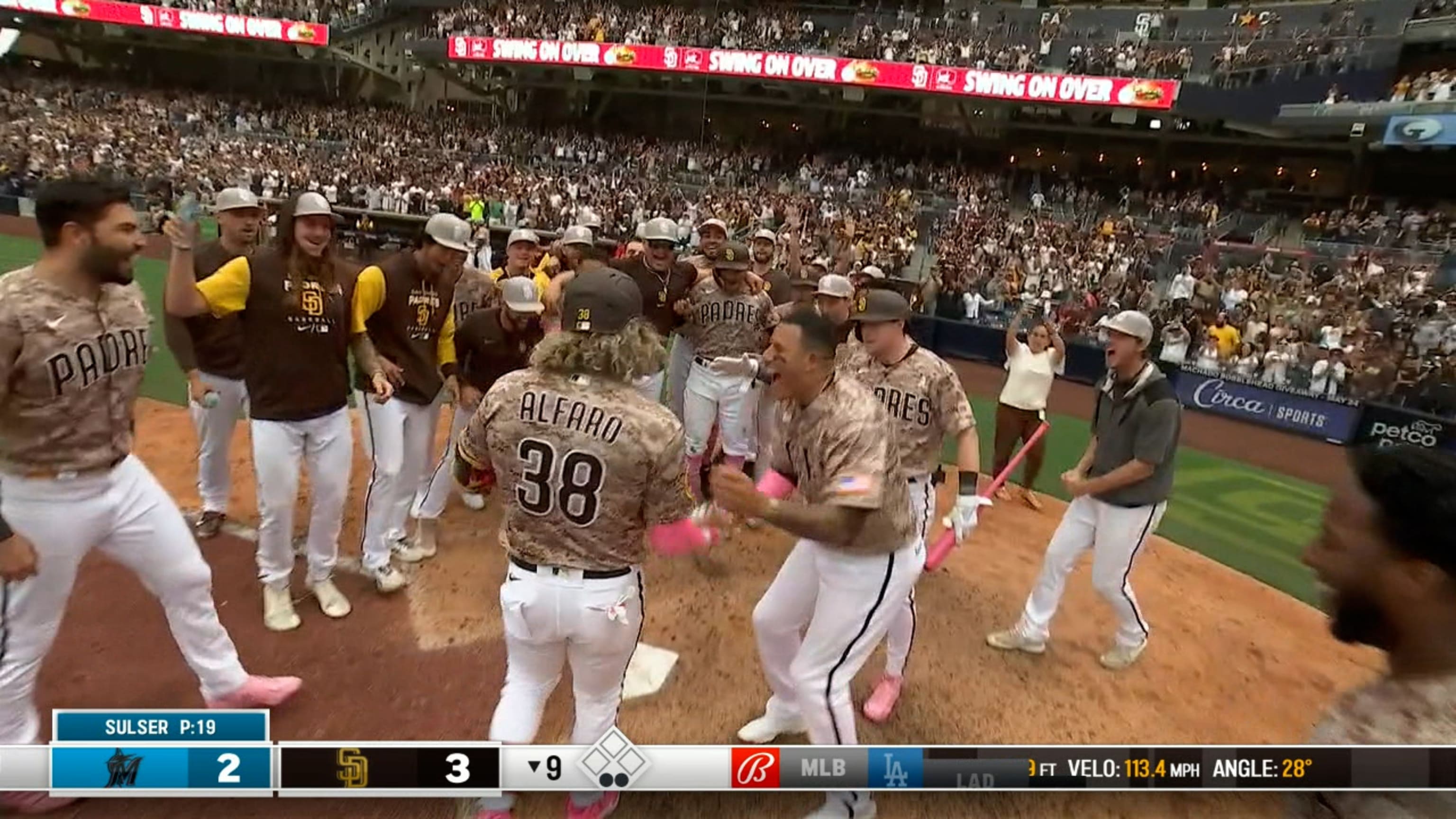 Alfaro delivers on Mother's Day, Padres win in walk-off