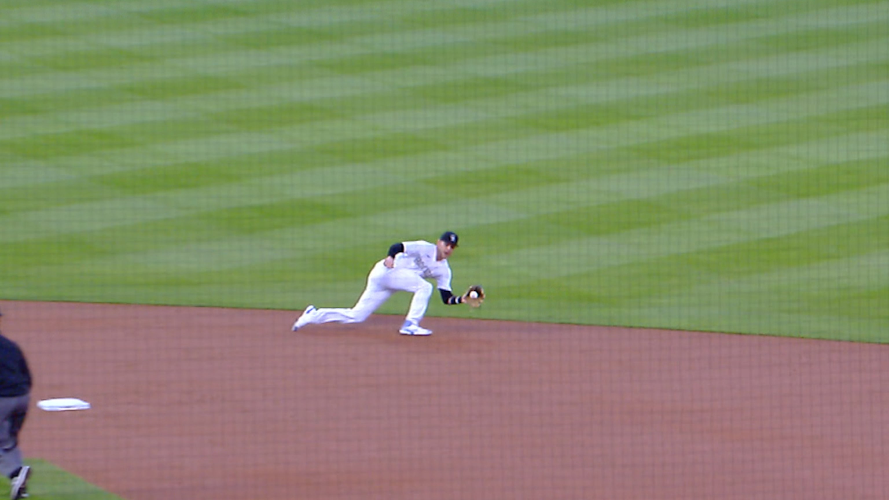 Story se roba el hit de Bellinger