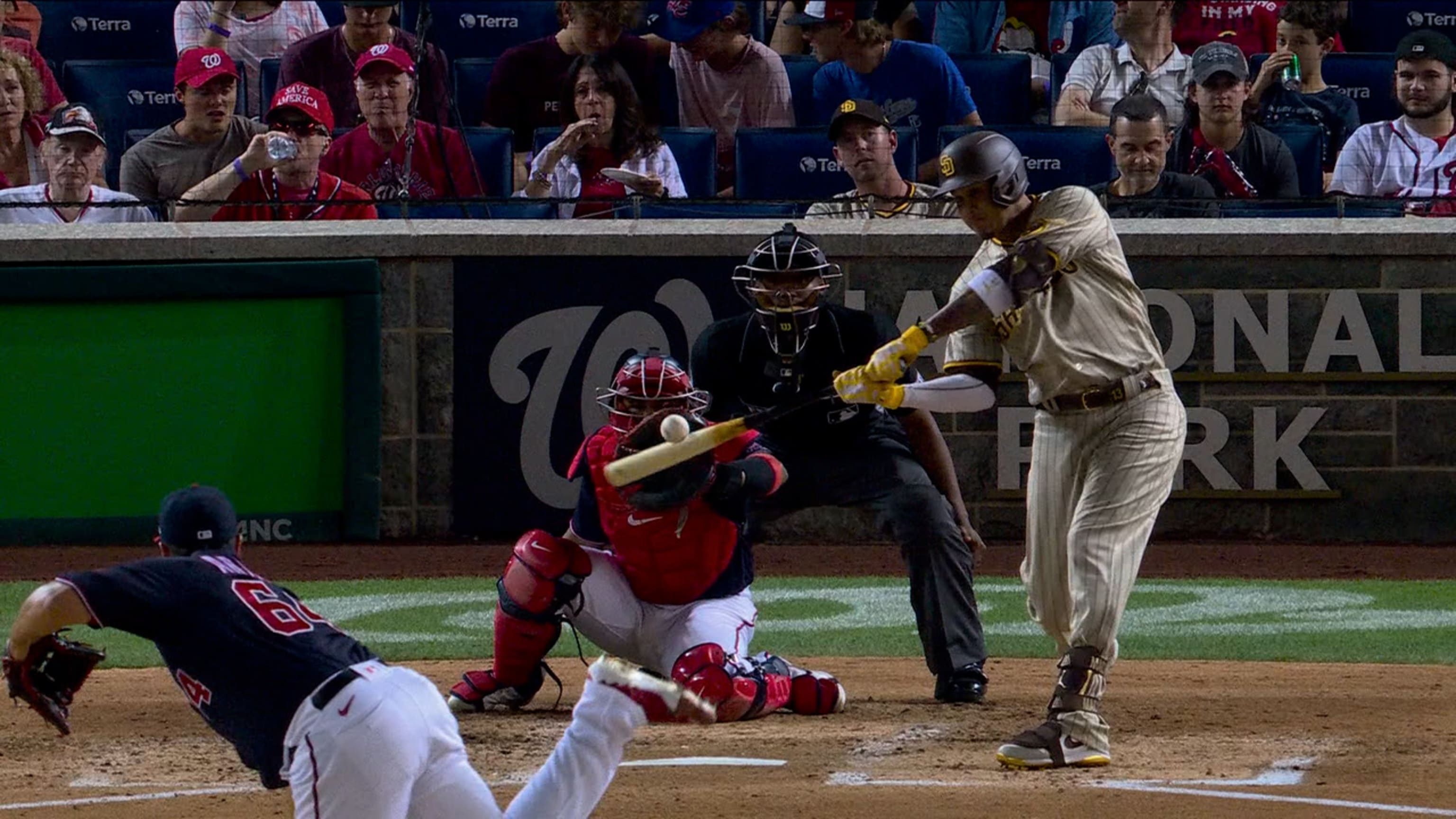 Machado empuja 2 con doble