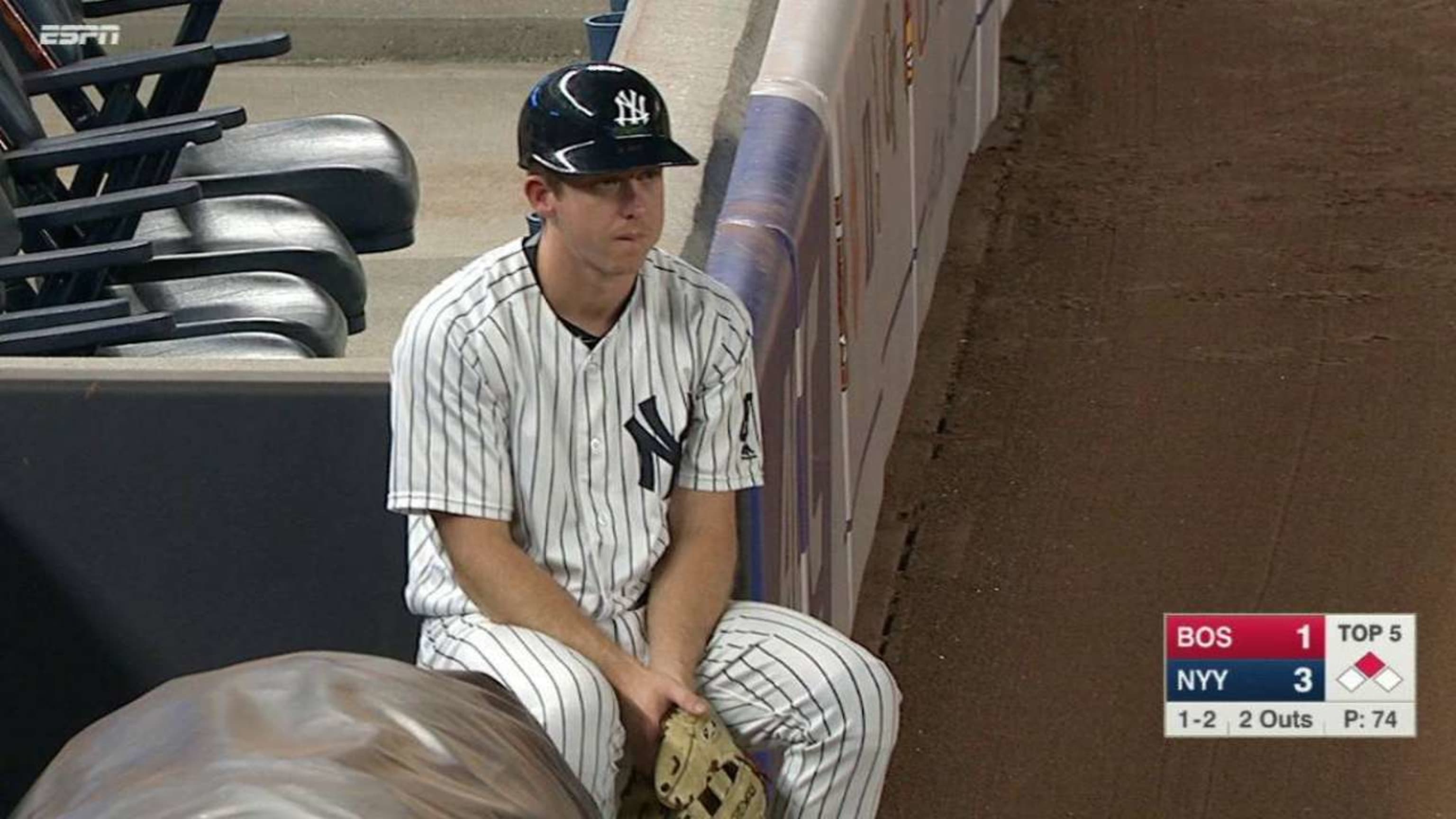 This Yankees Ball Boy Stuck With A Tough Bounce Off The Tarp For The Defensive Gem Of The Day Mlb Com