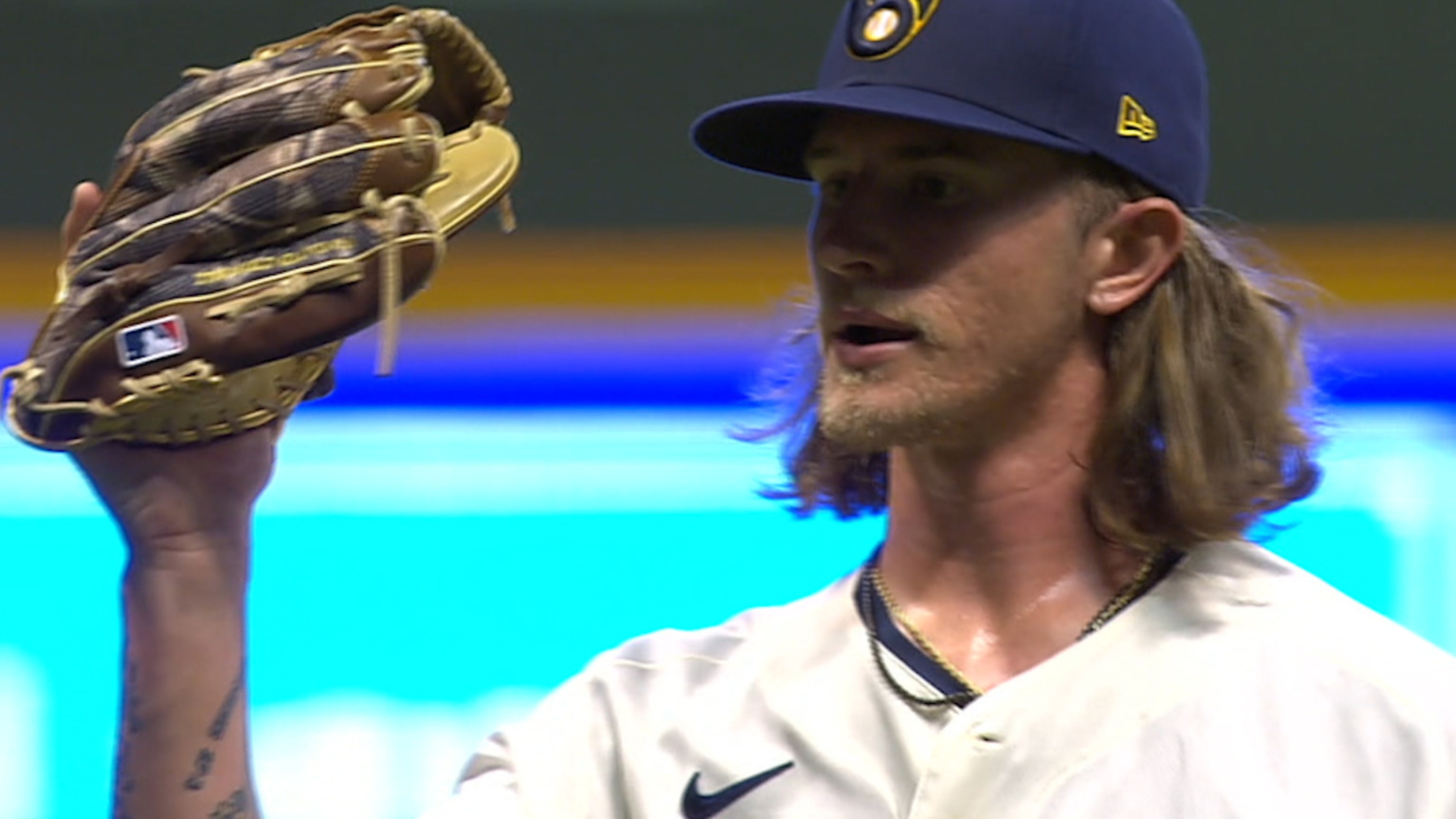 Hader earns 37th straight scoreless appearance as Brewers beat