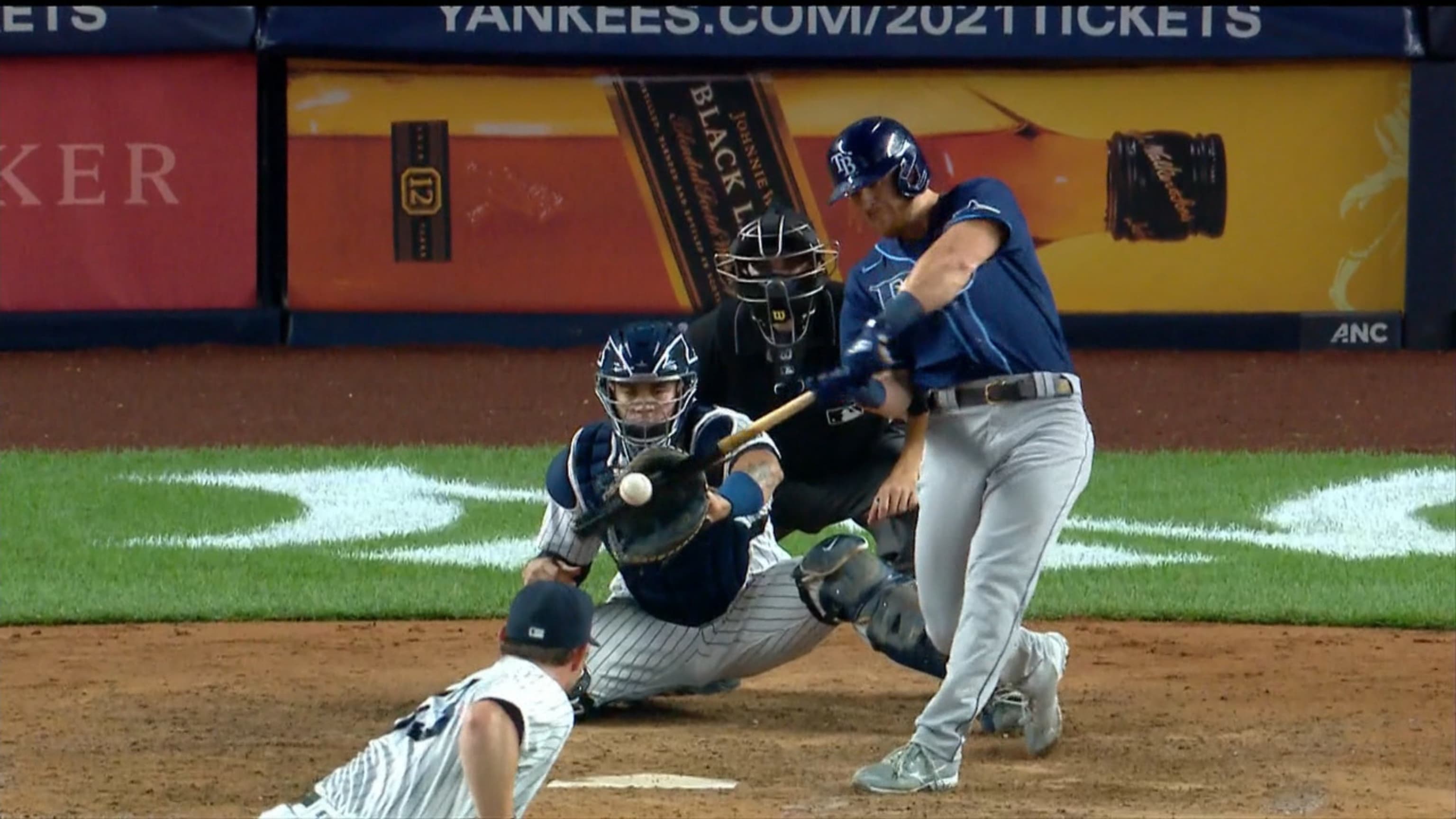 Mike Brosseau empuja la ventaja con sencillo