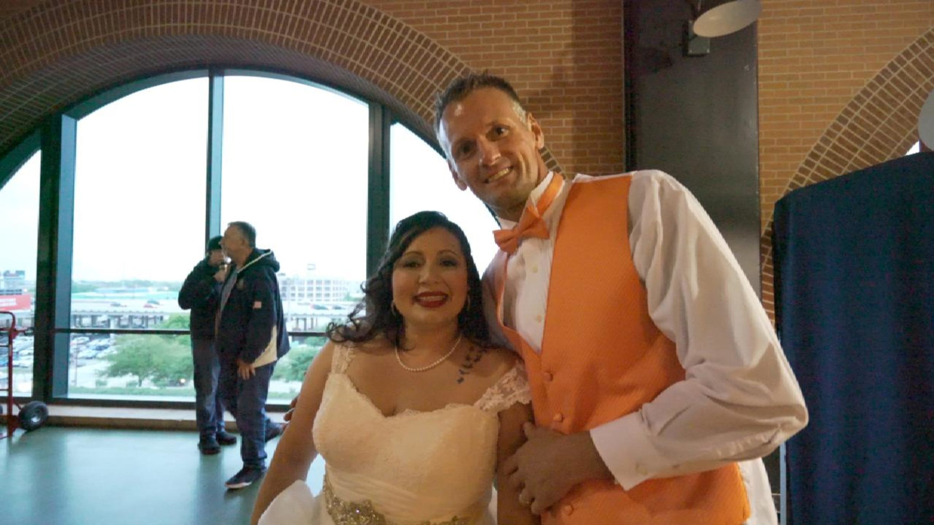 These newlyweds celebrated their marriage with an Astros game and some  nachos