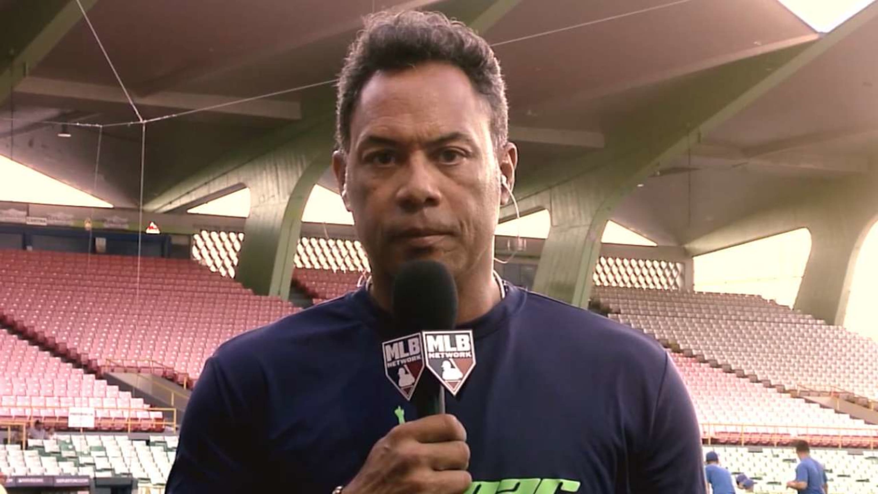 Roberto Alomar brings Fun At Bat program to Puerto Rico