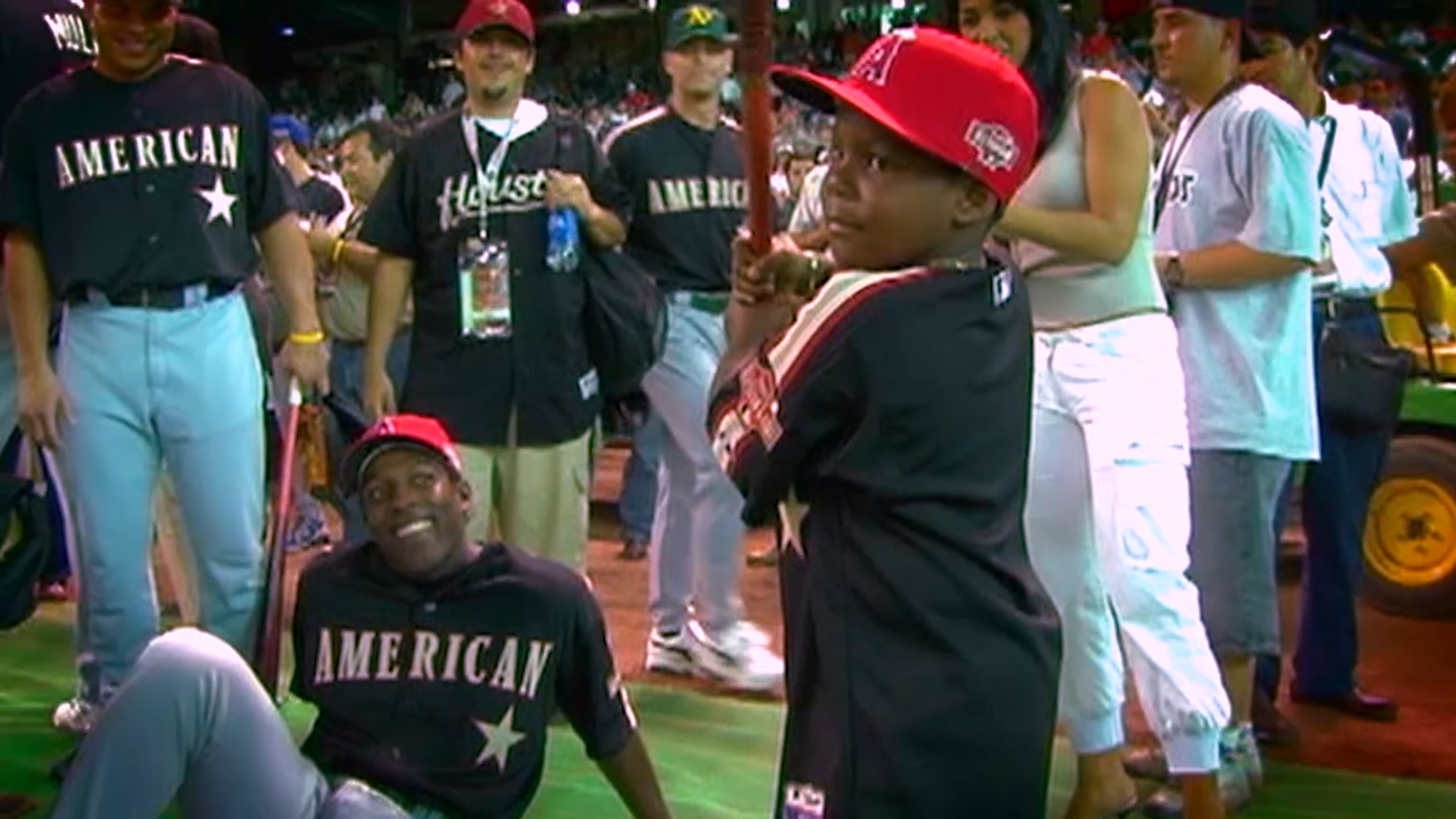 Vlad Guerrero Jr. wears father's Expos jersey to debut