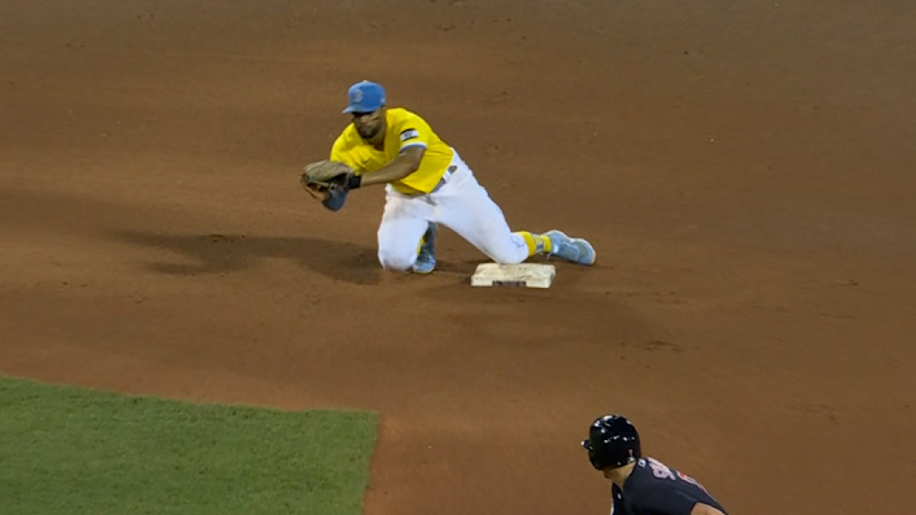 Red Sox turn two in the 8th