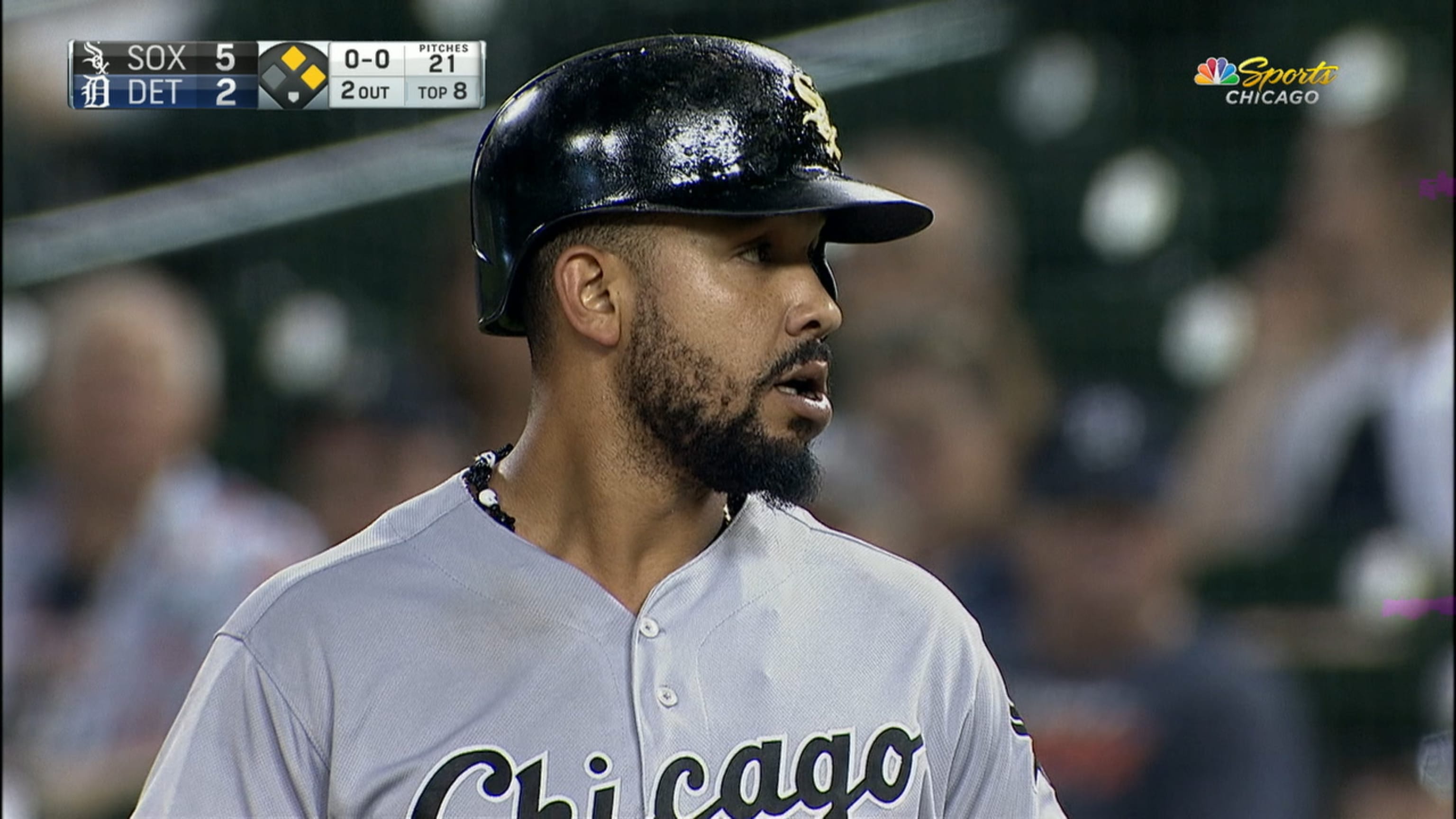 Jose Abreu accepts his one-year, $17.8 million qualifying offer from the  White Sox