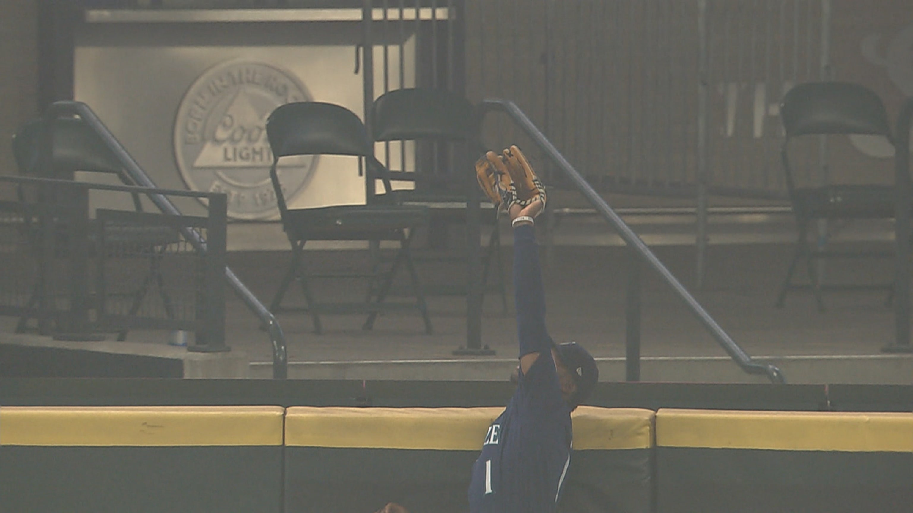 Gran fildeo de Kyle Lewis