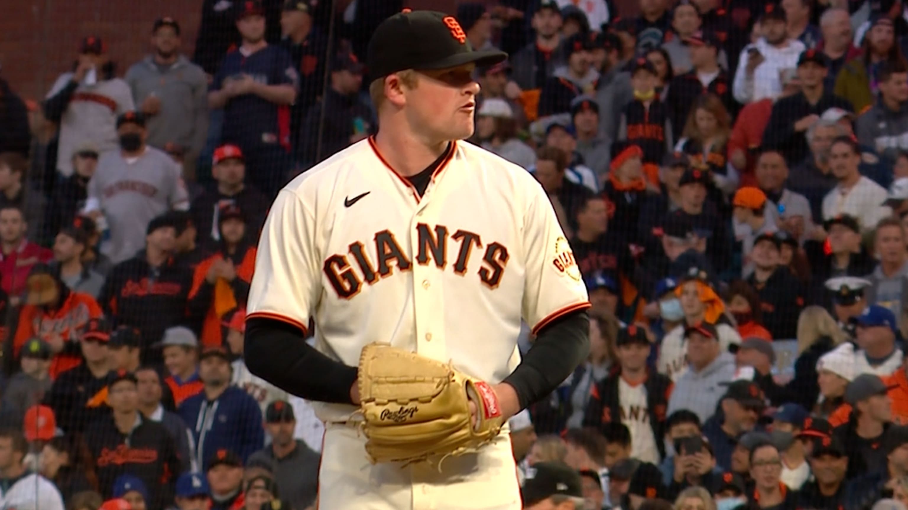 Masterful Webb pitches Giants past Dodgers in playoff opener