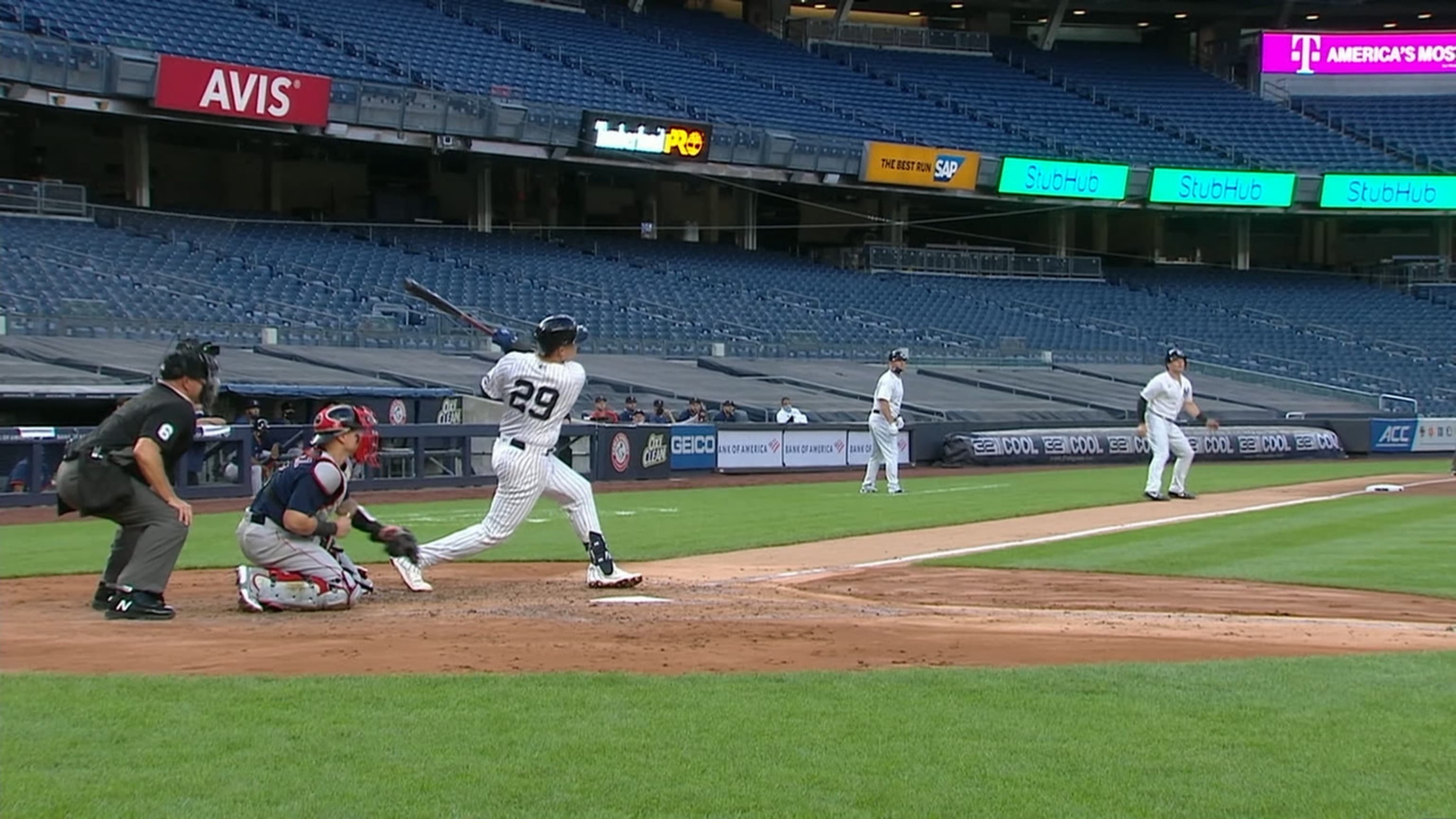 Urshela suena HR con bases llenas
