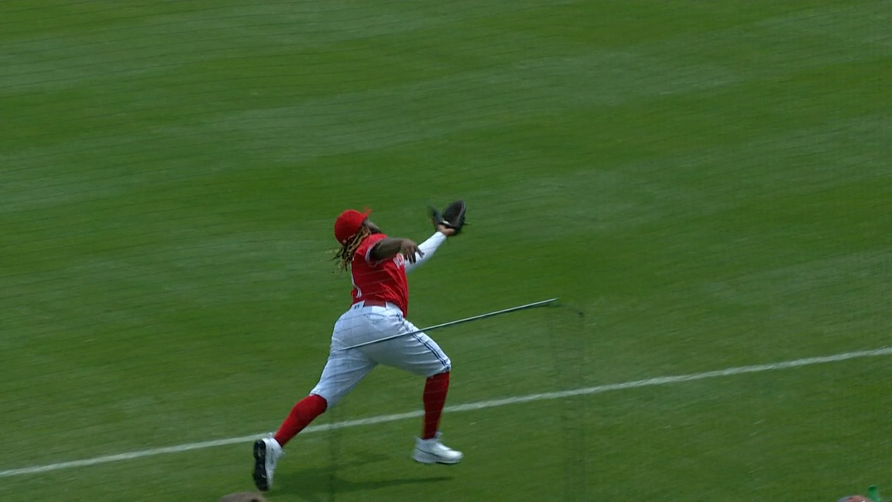 Espectacular atrapada de Vlad Jr.