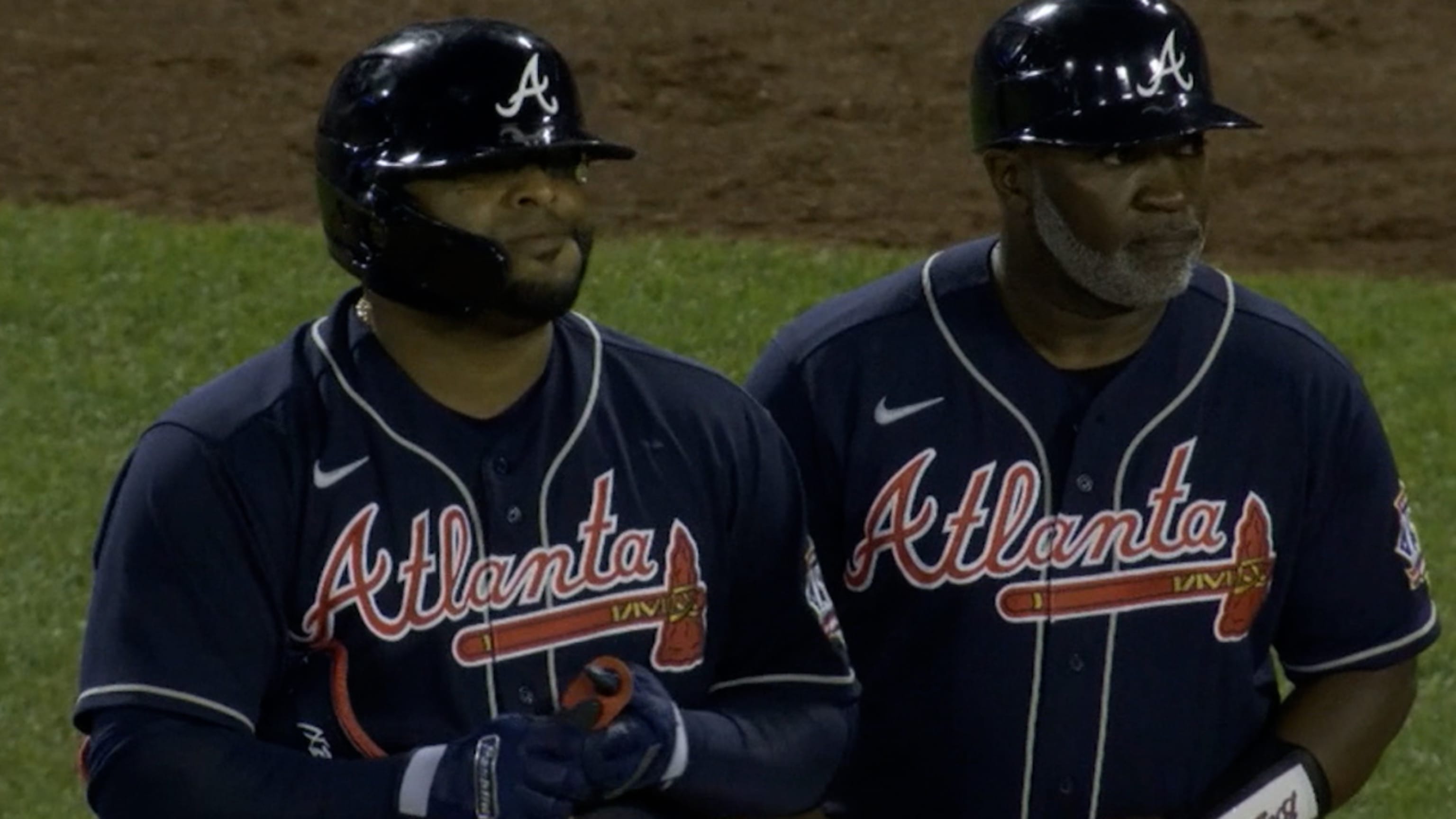 Sandoval pega 3 hits