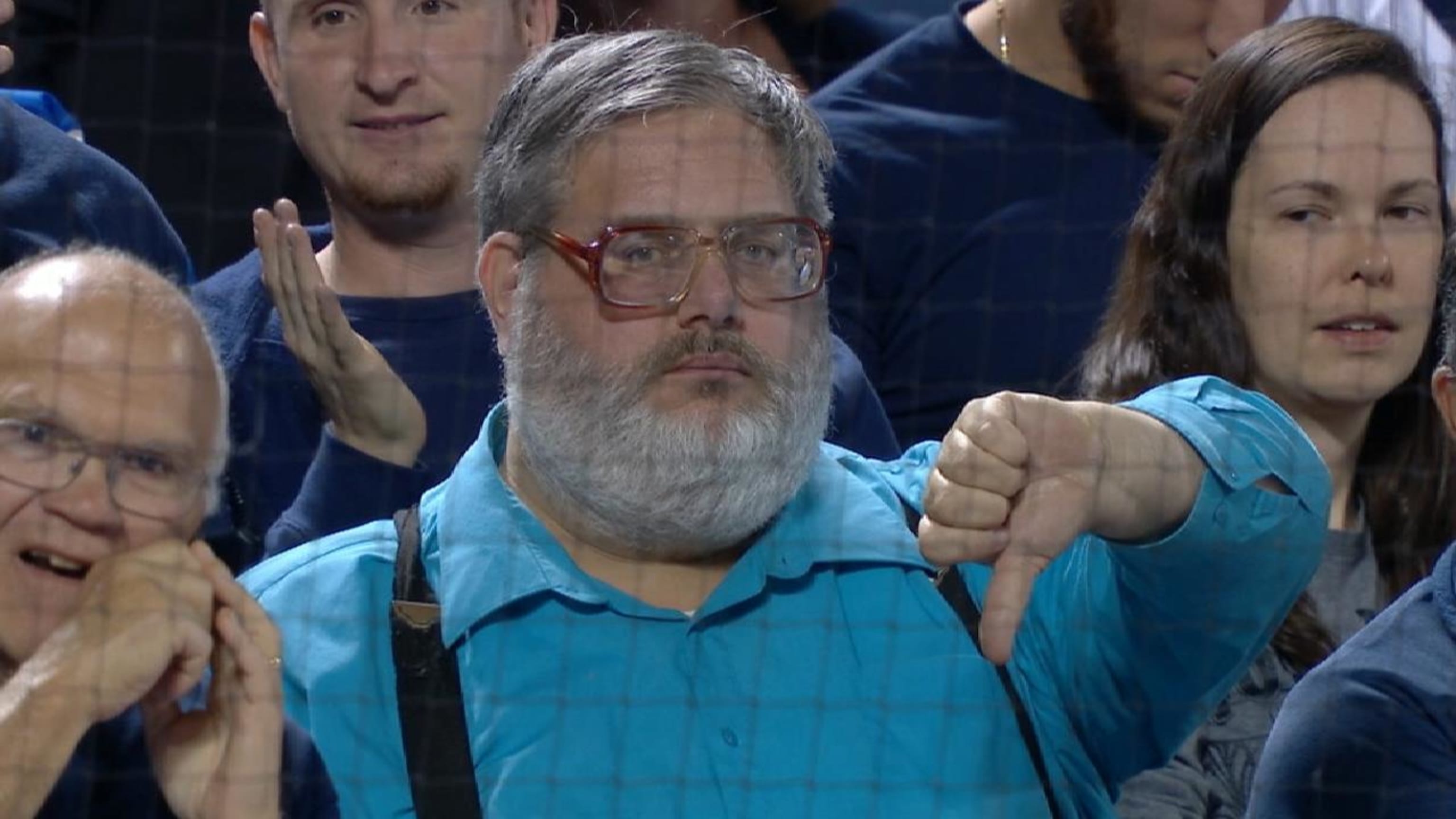 The thumbs-down Mets fan is the meme baseball needs