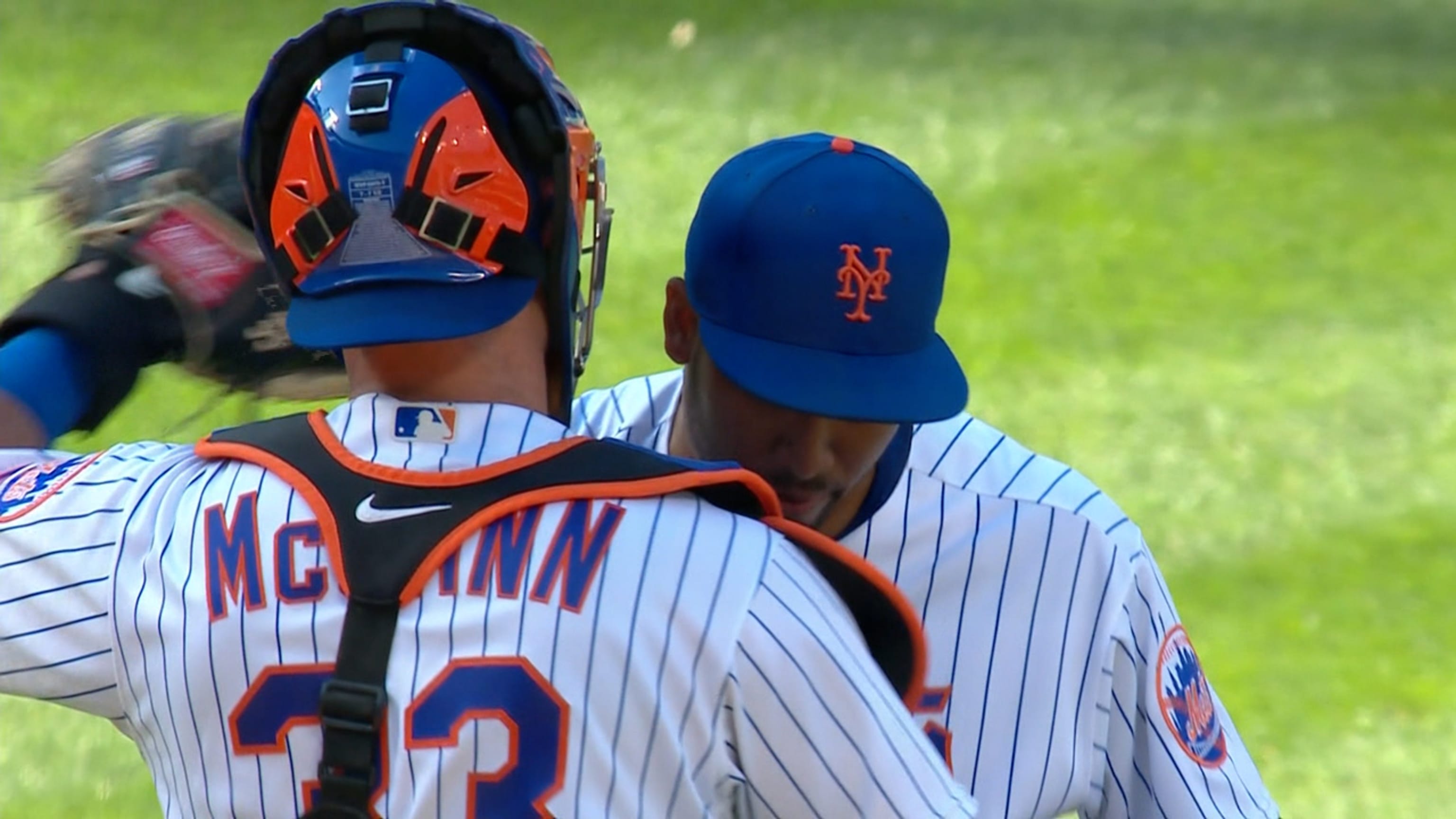 Díaz salva el 25 con un ponche