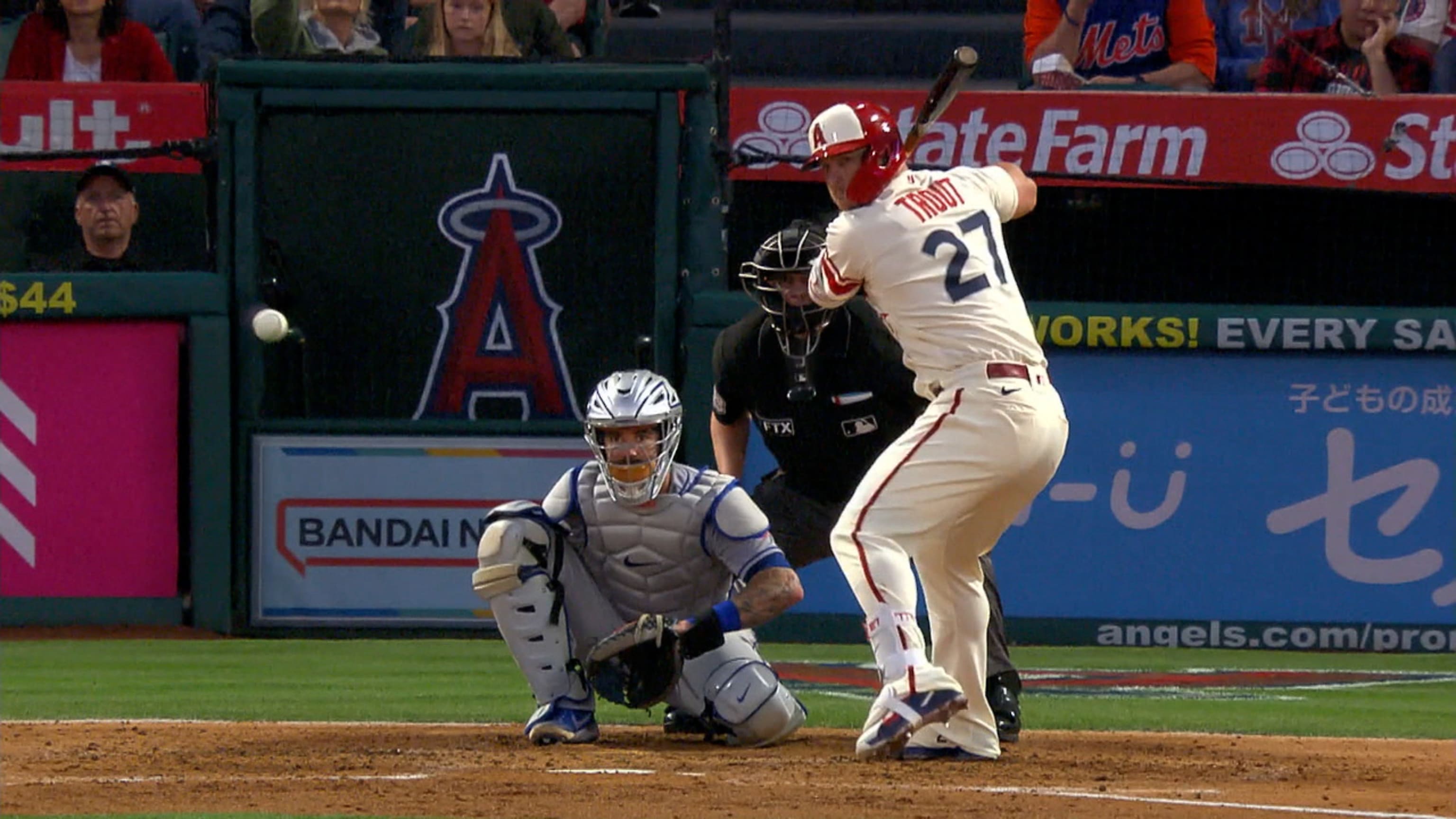 Mike Trout pega dos jonrones