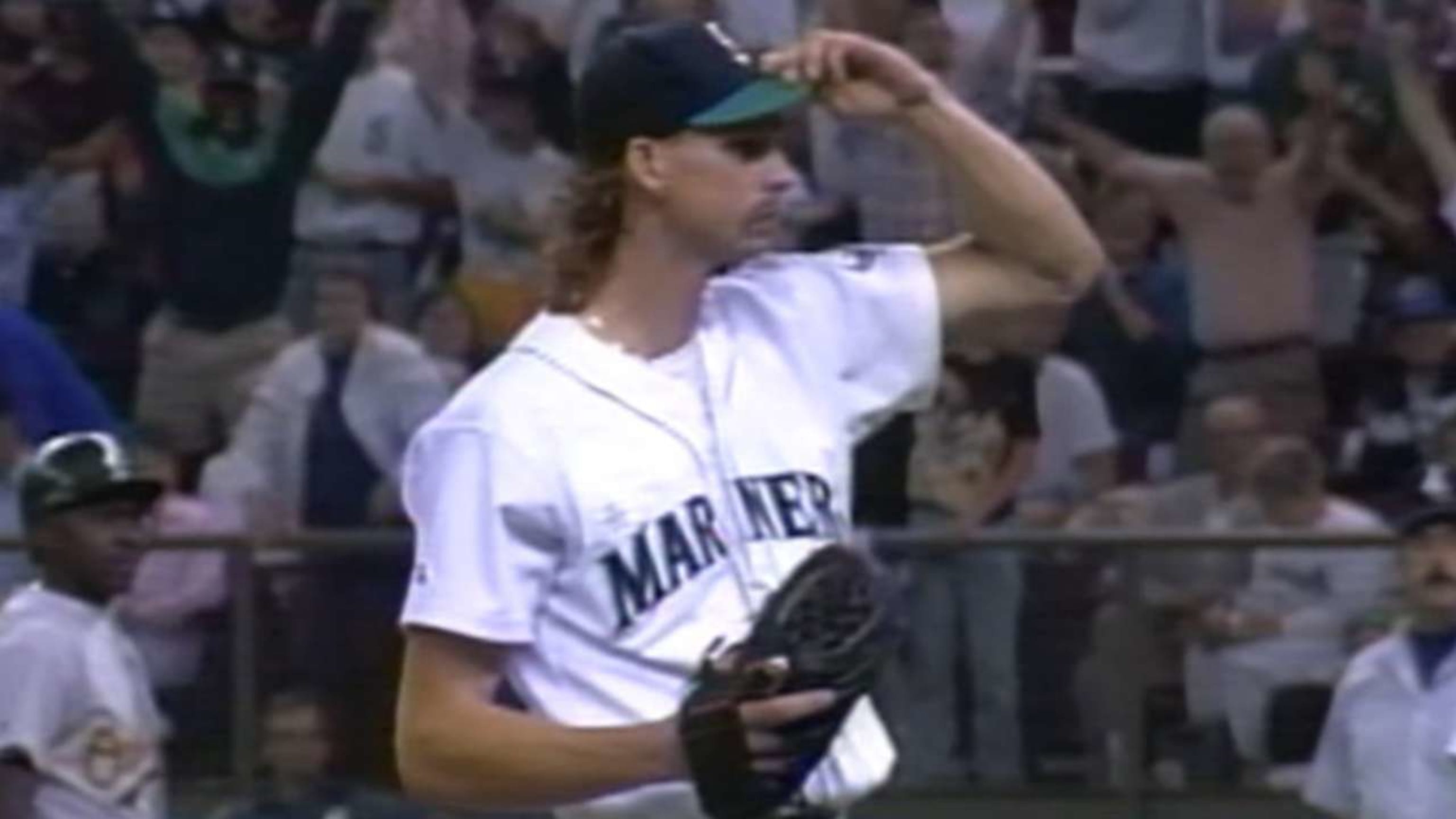 Johnson receta su ponche #300 del año