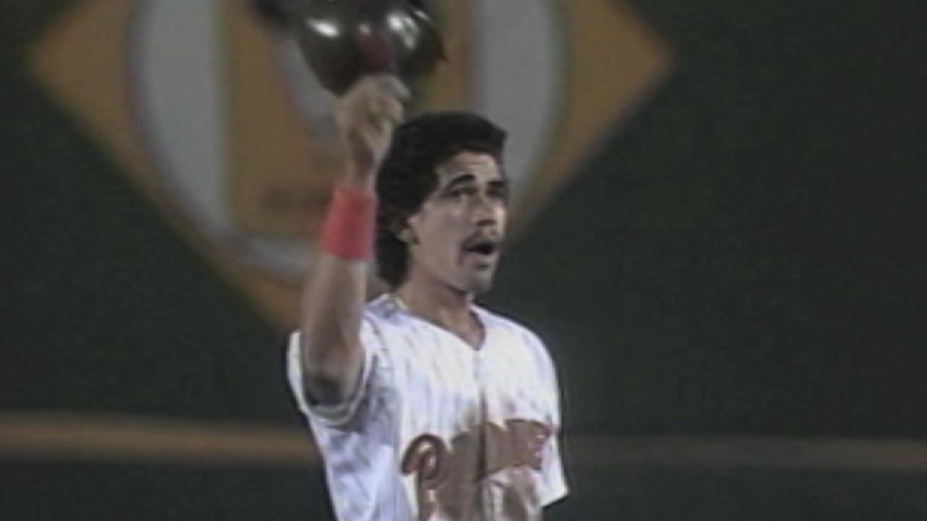 Santiago's hit streak reaches 34