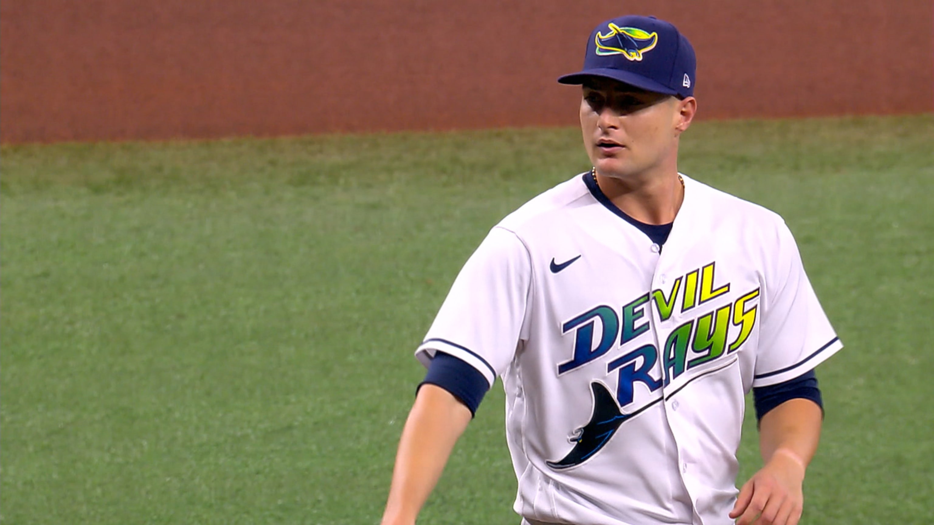 McClanahan poncha a tres