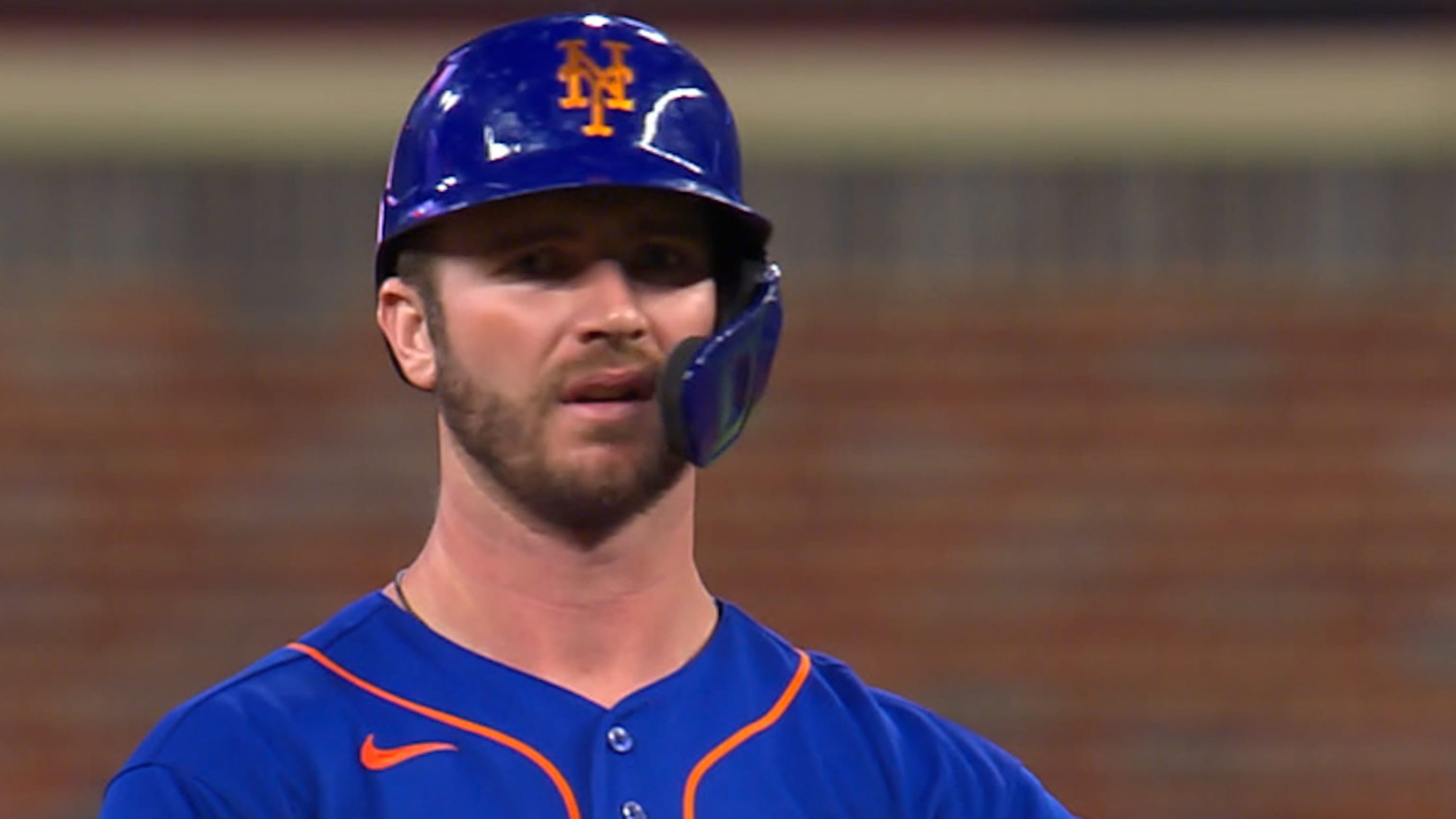 Pete Alonso empuja con doble 
