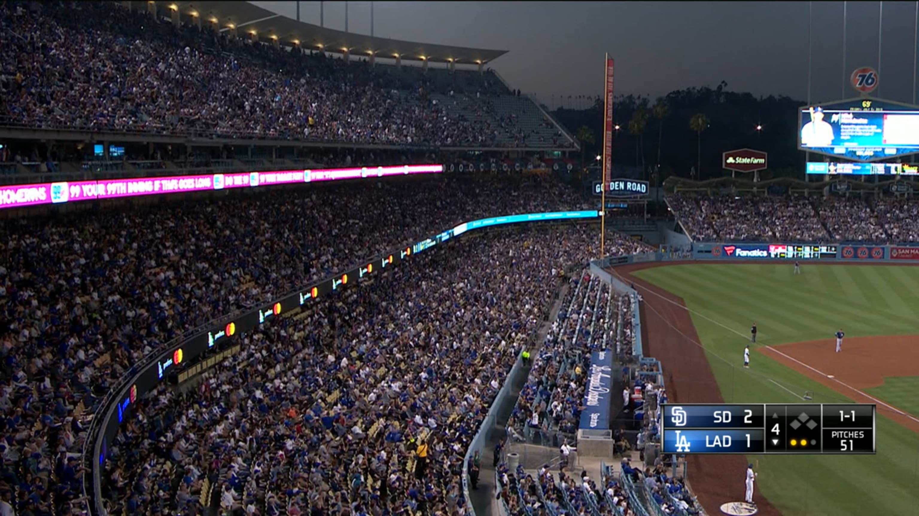 Earthquake Strikes During Padres Dodgers Game Mlb Com