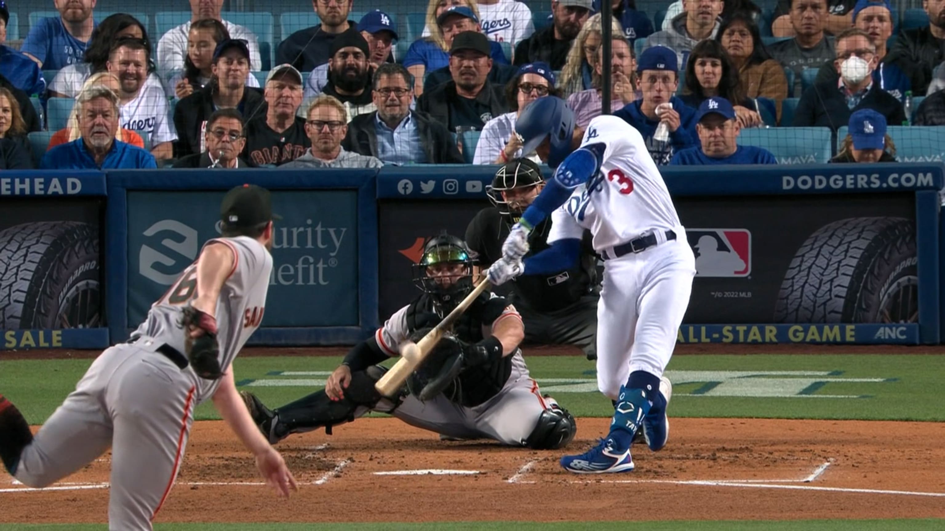 Giants lose on controversial Wilmer Flores check-swing call