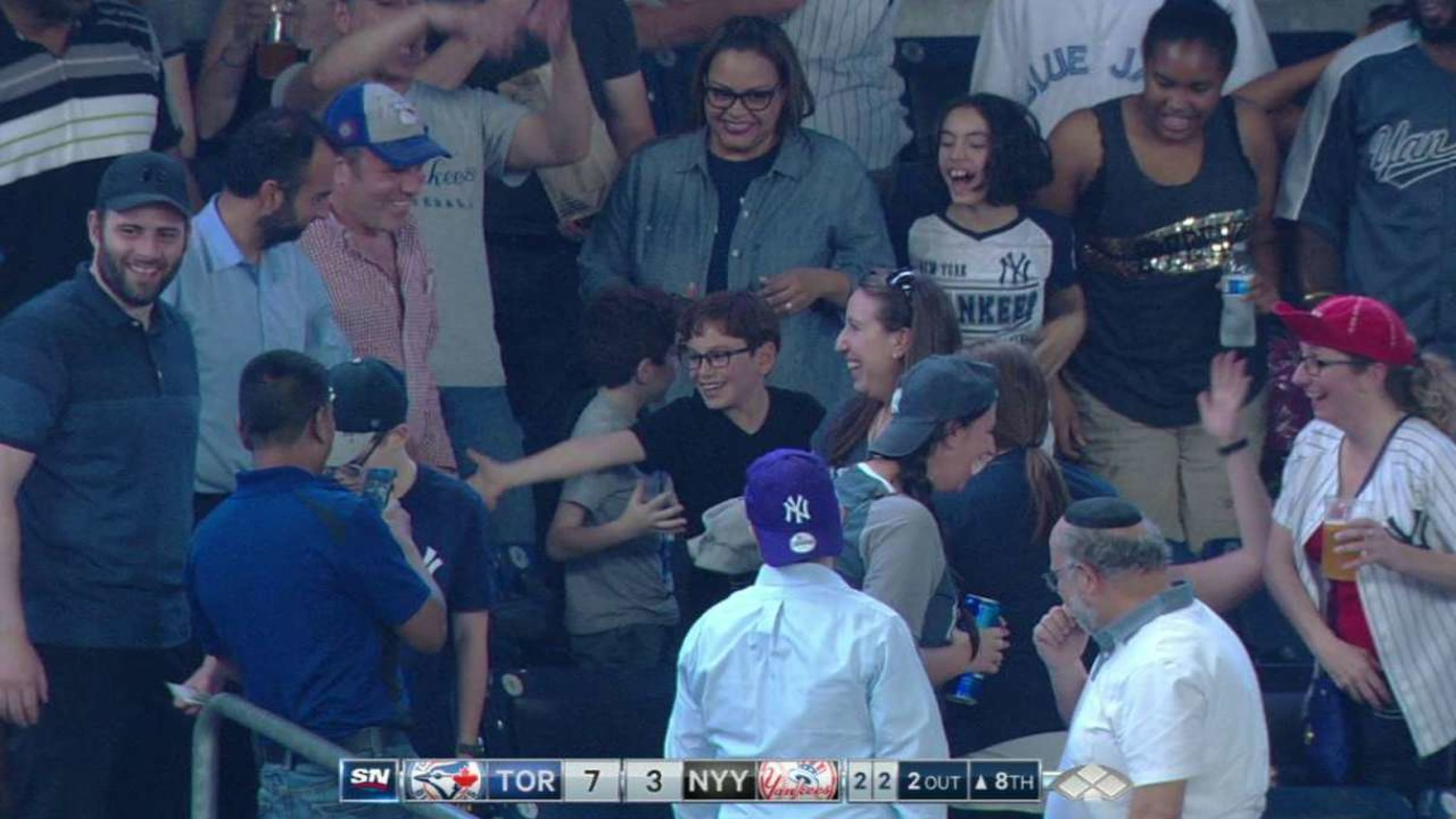 Dodgers fan catches home run with her hat while holding a beer in