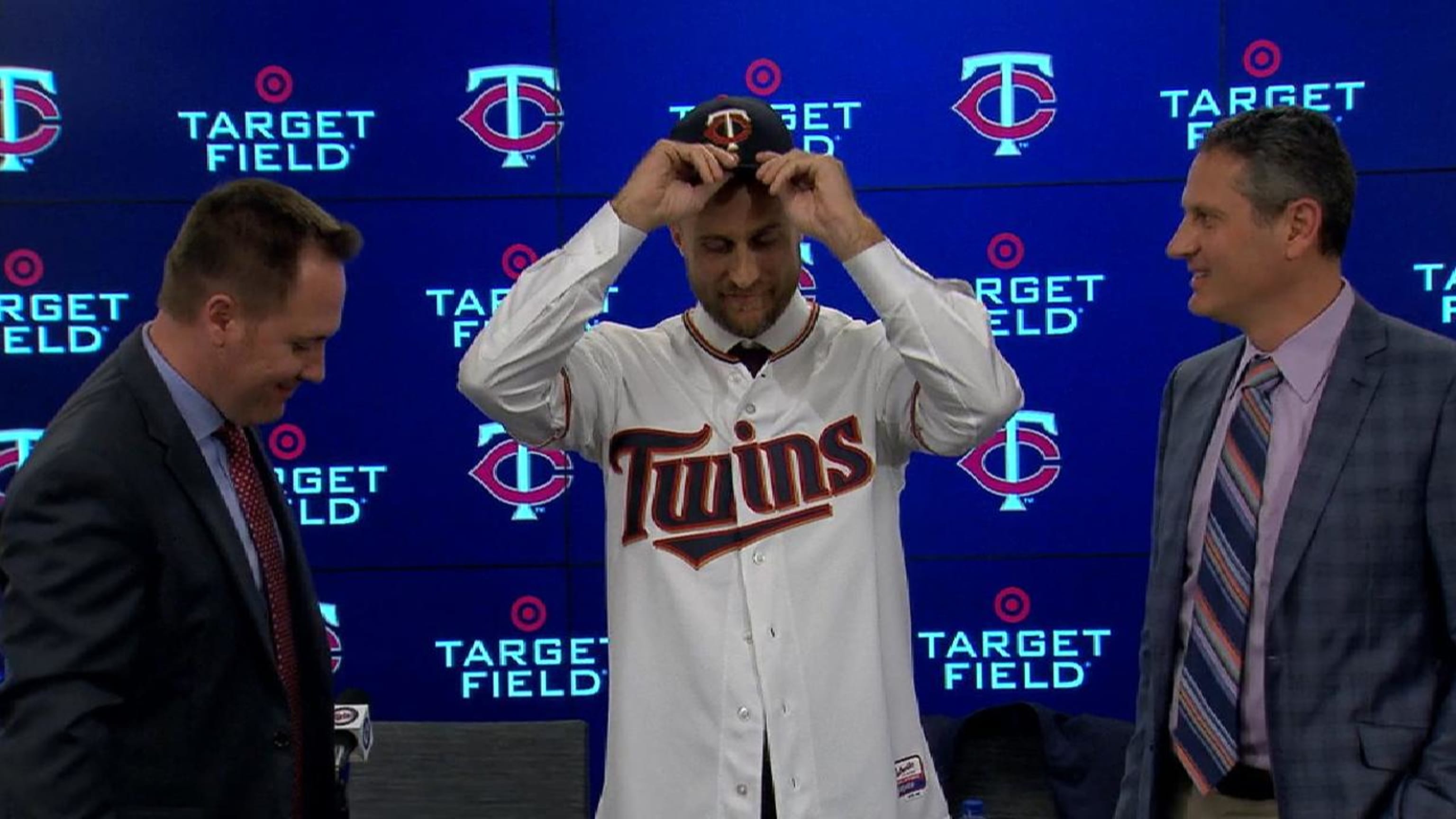Twins manager for a day: Rocco Baldelli turns over reins to Kyle