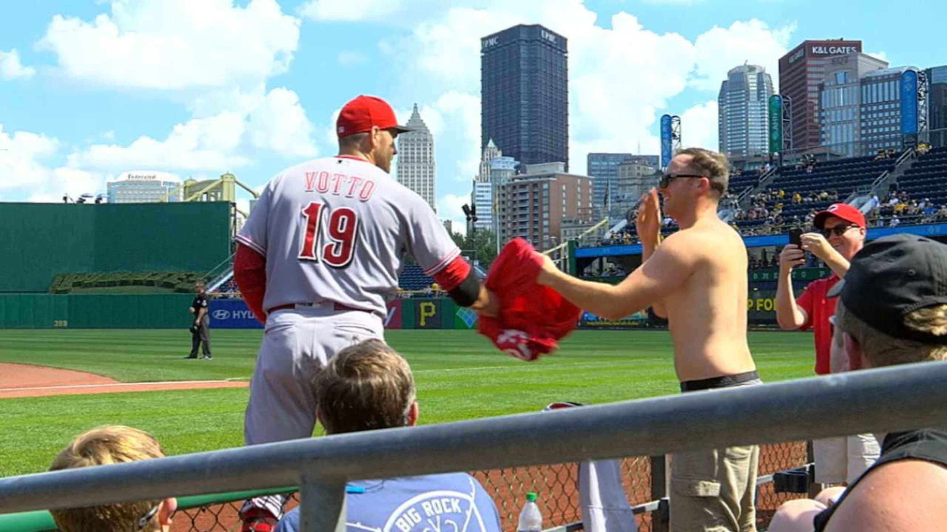 Joey Votto Cincinnati Red's Youth Red Name & Number Jersey T-Shirt