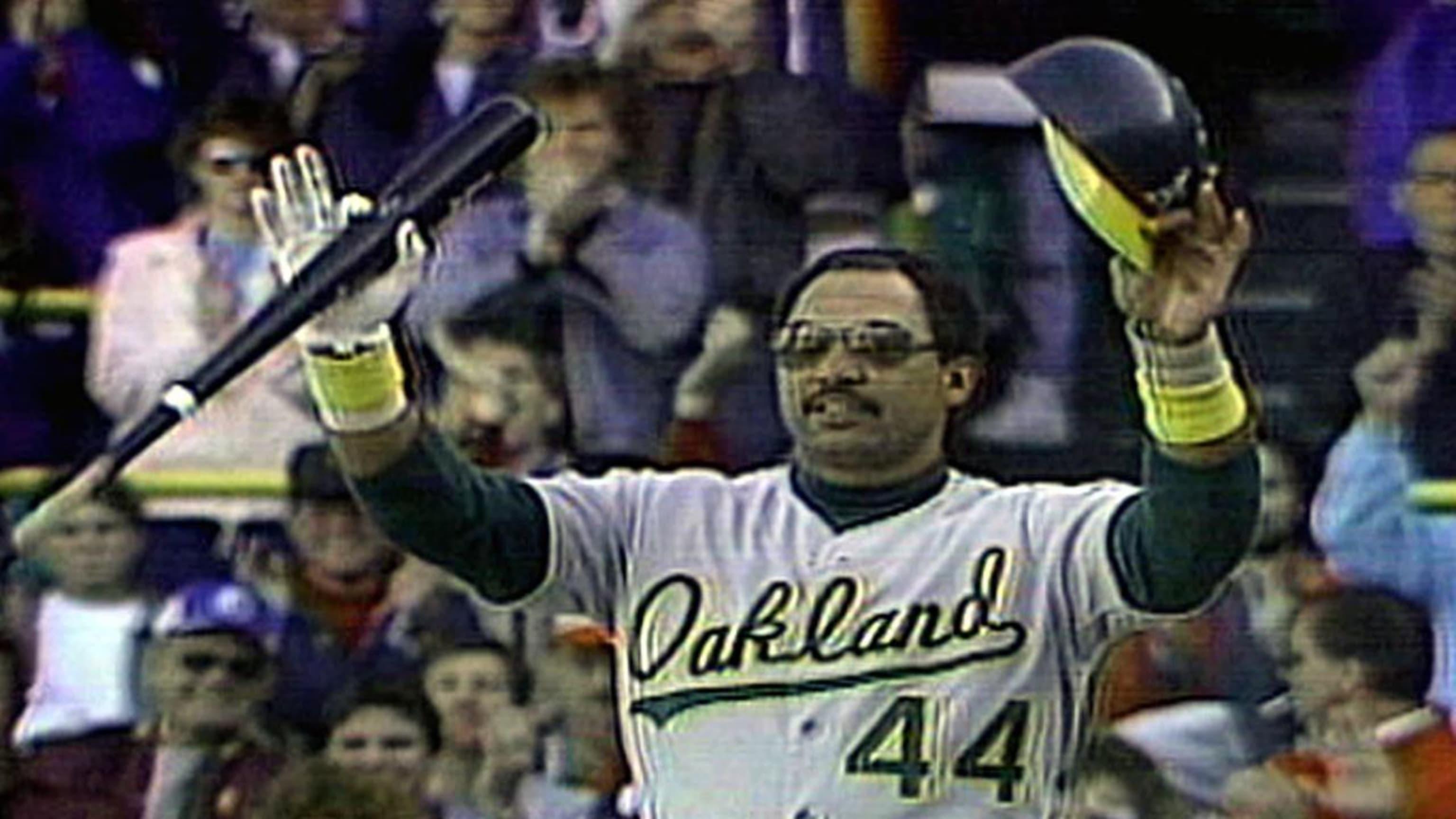 Reggie pega sencillo en su último turno