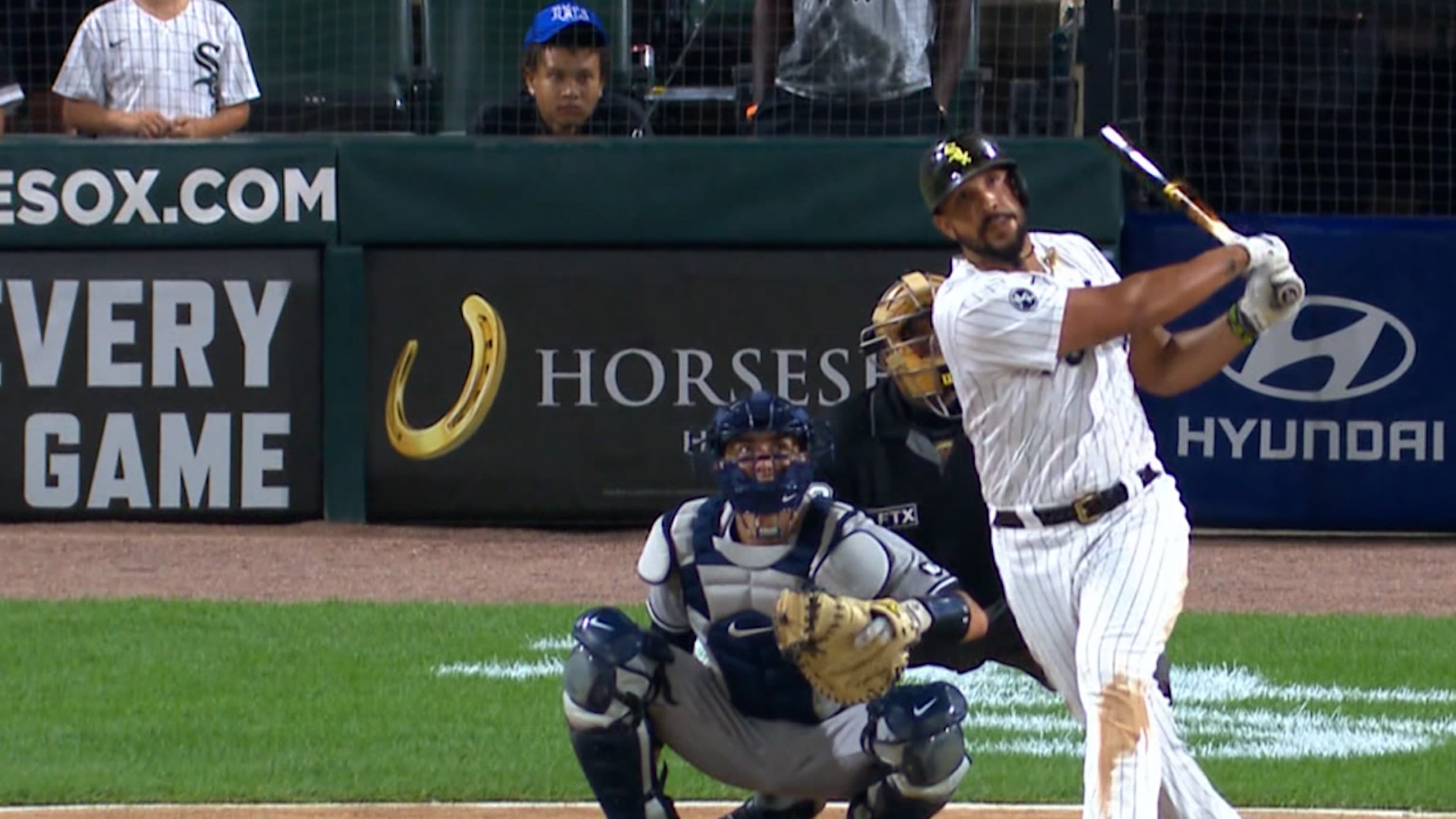 José Abreu lo empata con jonrón