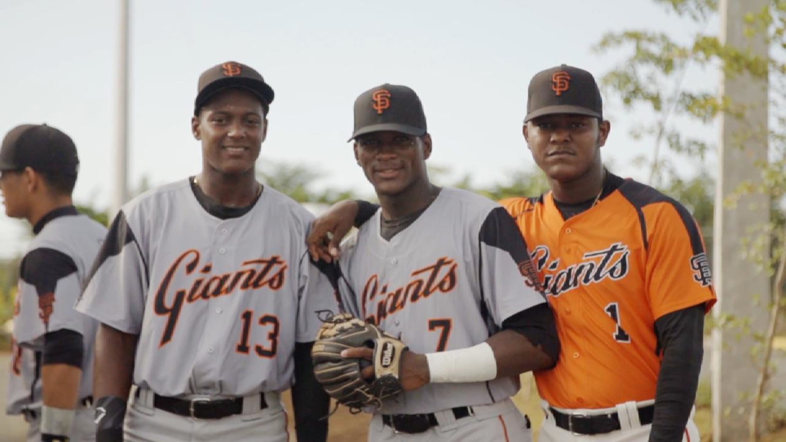 Felipe Alou's 2005 San Francisco Giants (Gigantes) jersey